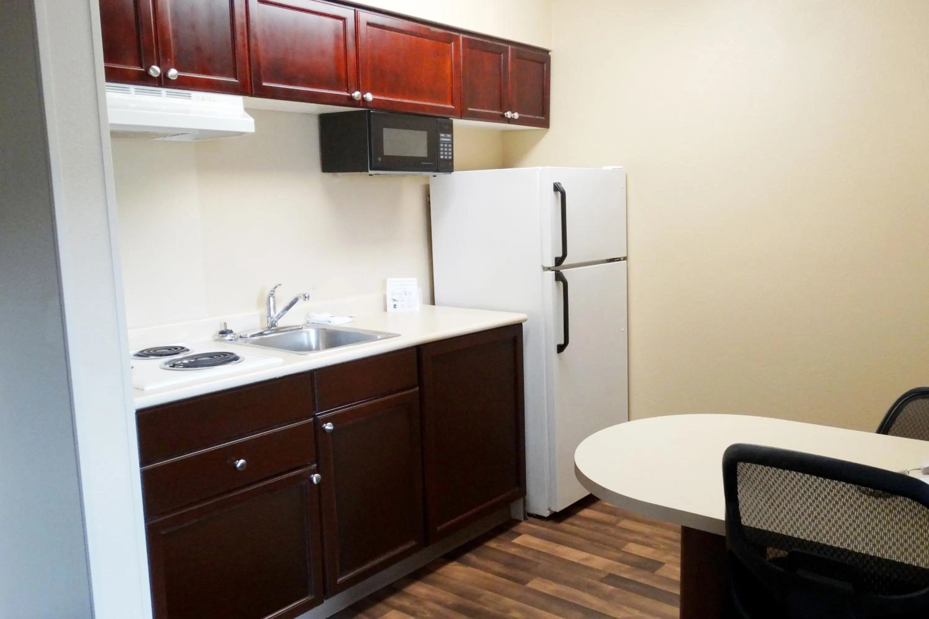 Kitchen or kitchenette, Kitchen/Kitchenette in Extended Stay America Suites - Dallas - Vantage Point Dr