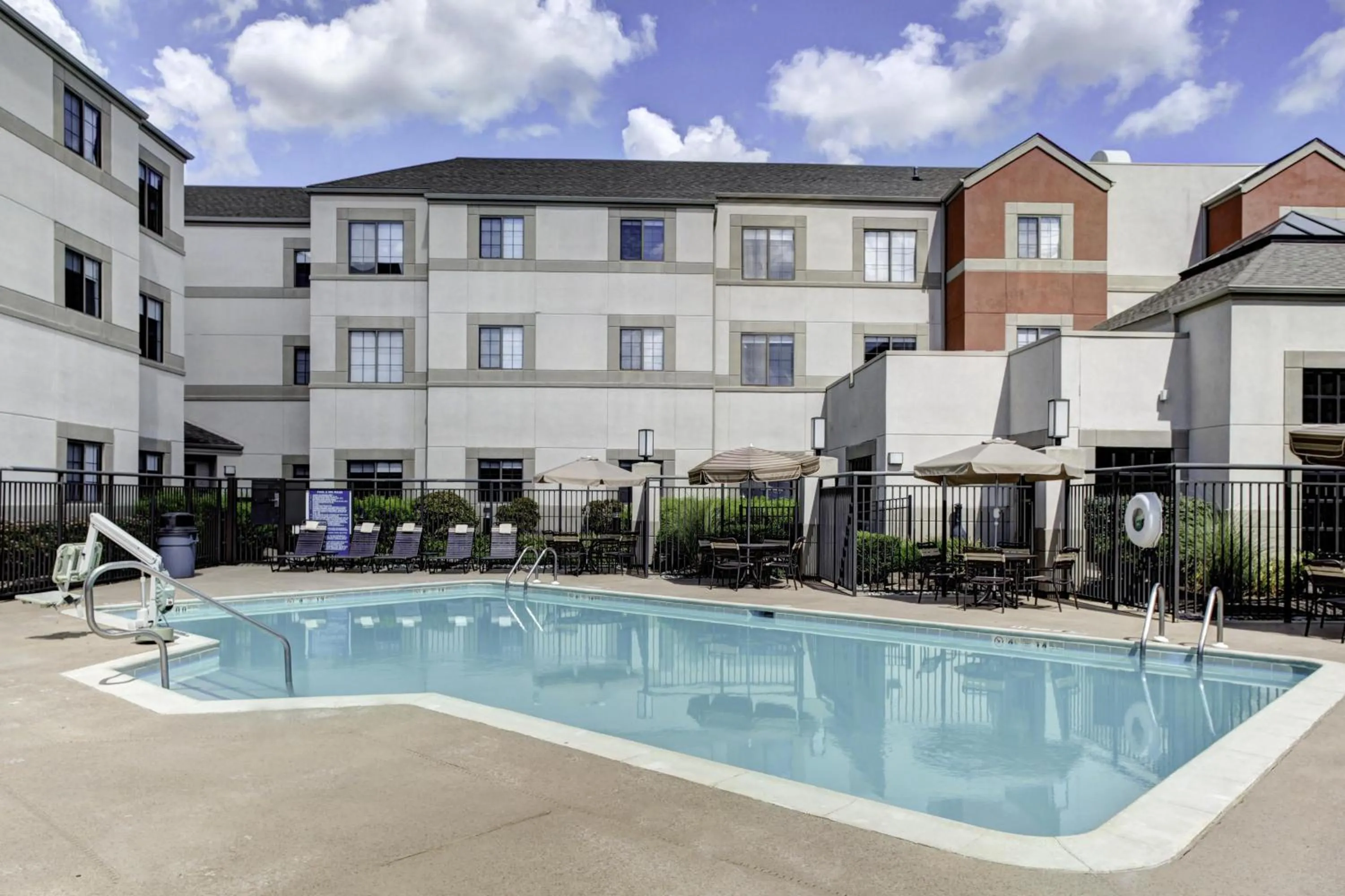 Swimming pool in Hyatt House Parsippany Whippany
