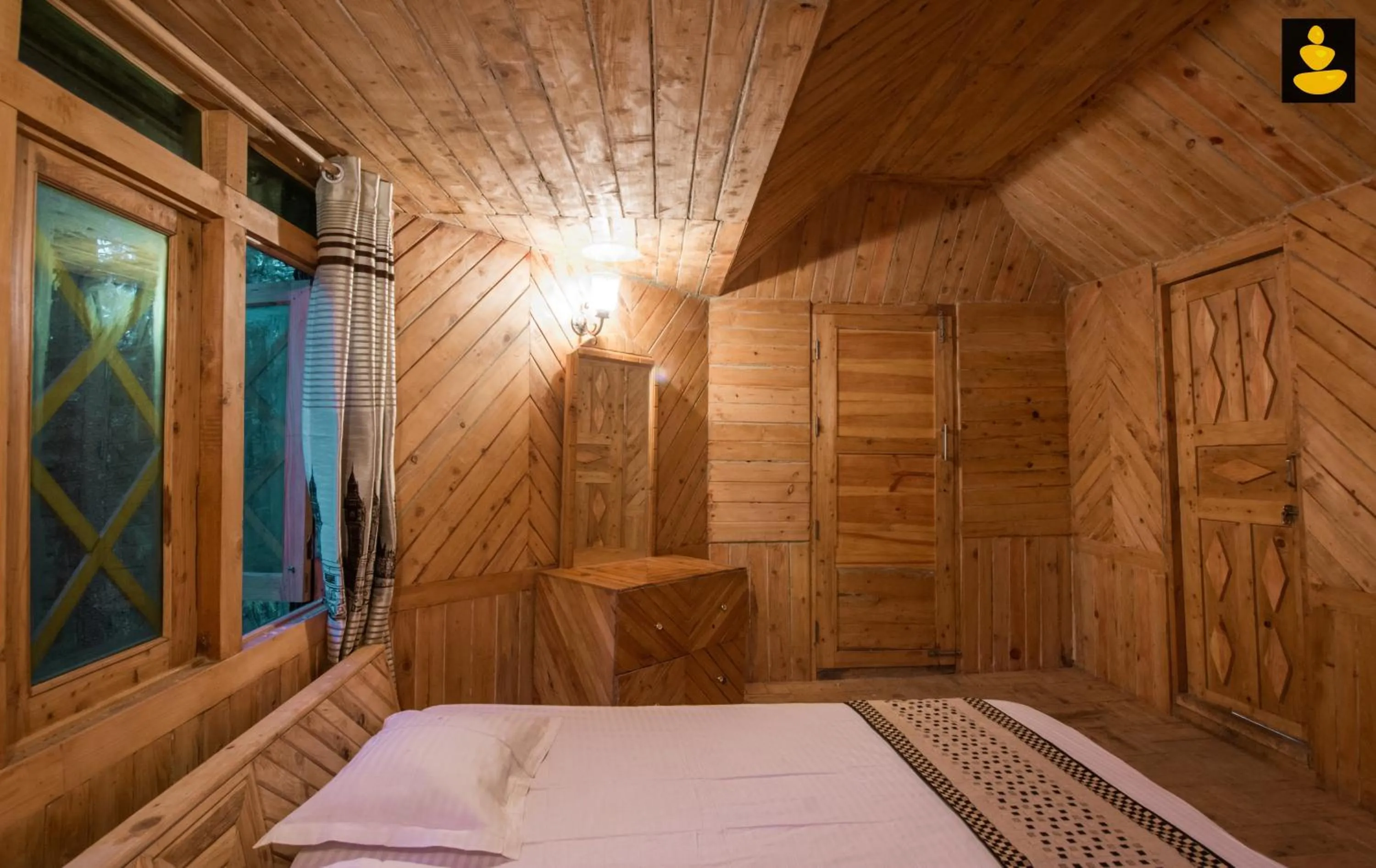 LivingStone Ojuven Treehouses