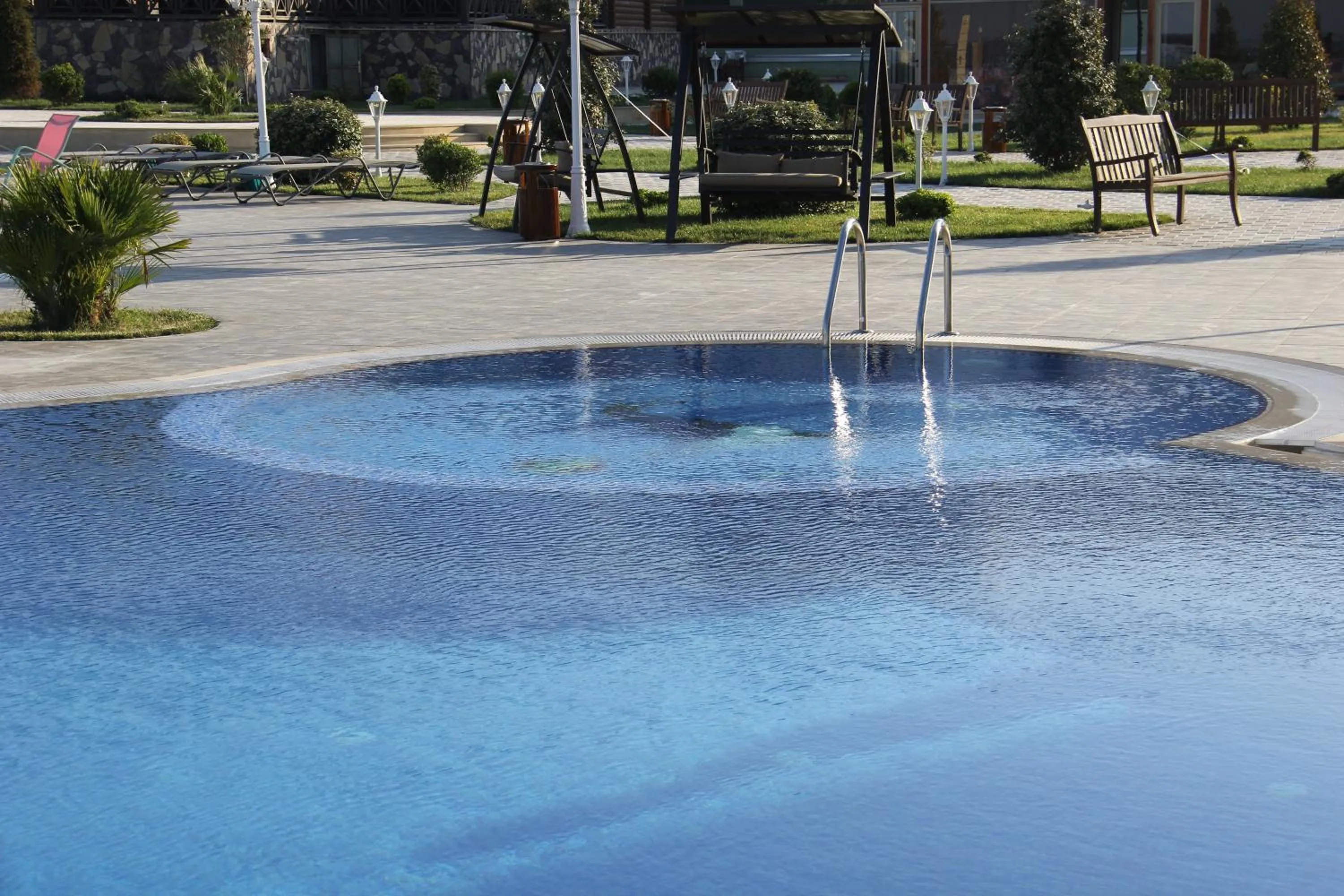 Swimming pool in Khazar Inji Hotel