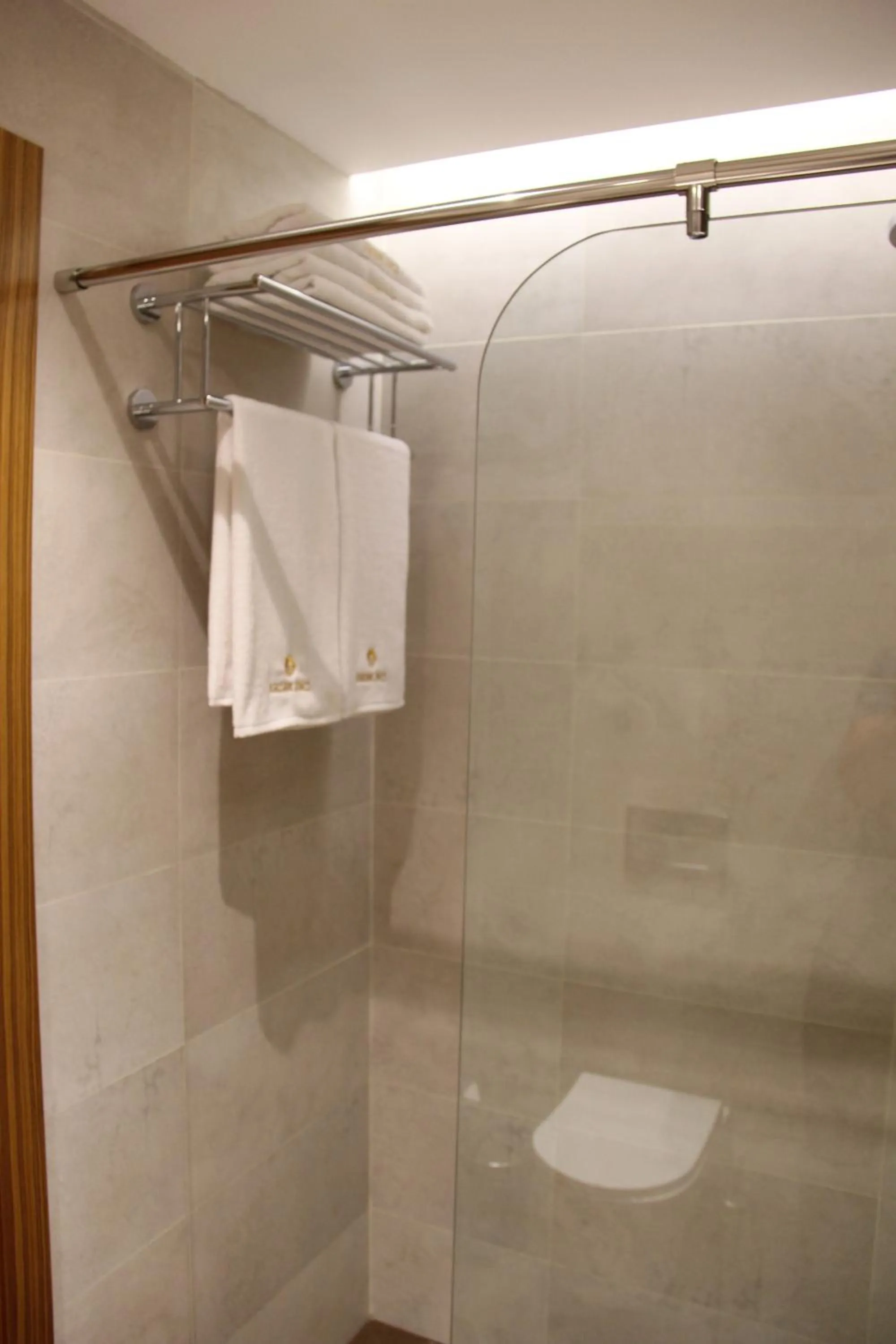 Shower in Khazar Inji Hotel