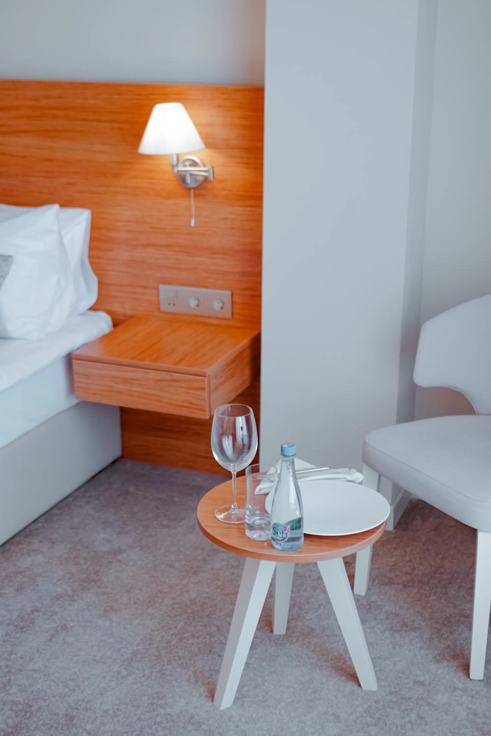 Seating area, Bed in Khazar Inji Hotel