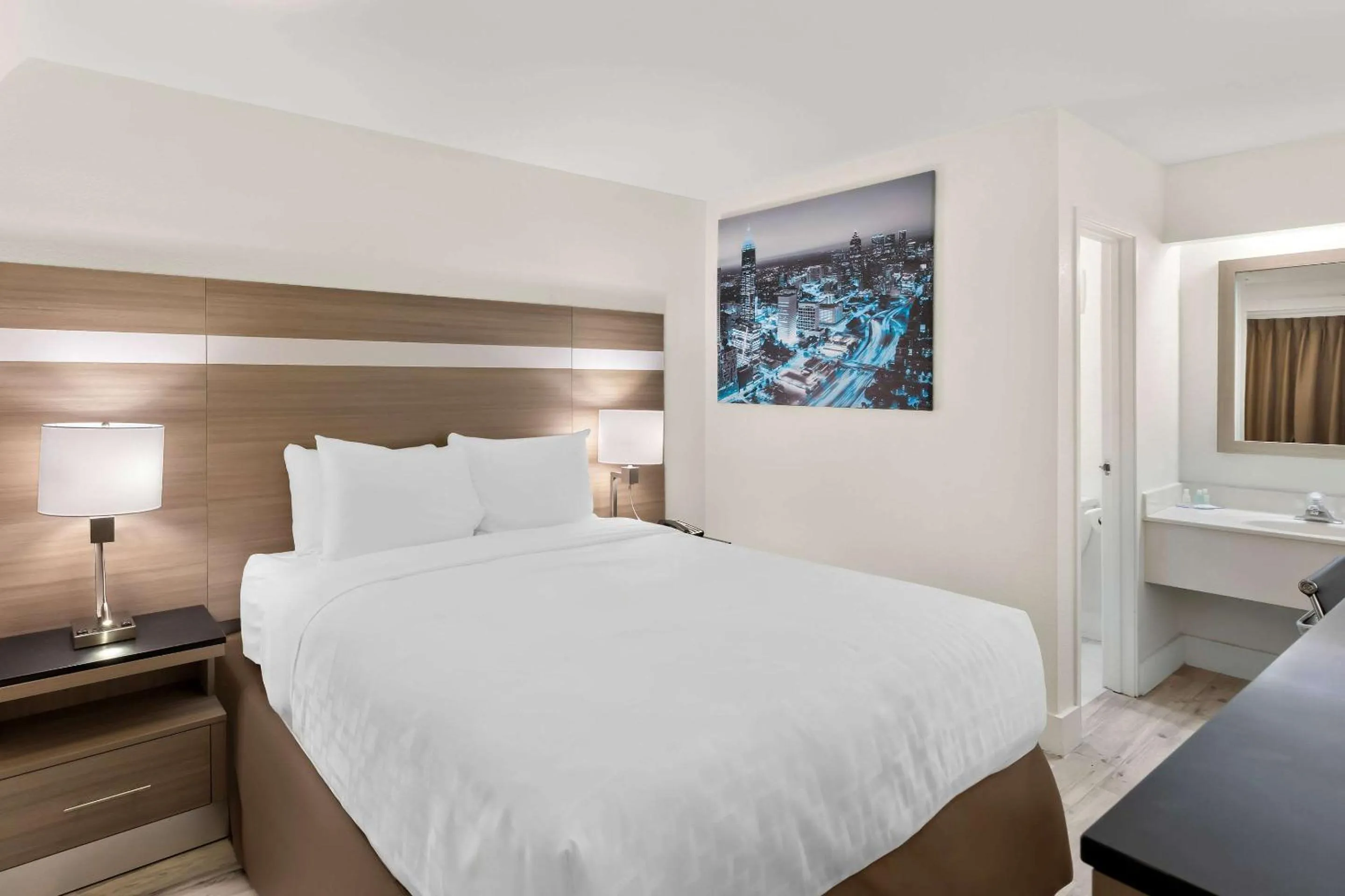 Bedroom, Bed in Clarion Pointe Kennesaw Town Center