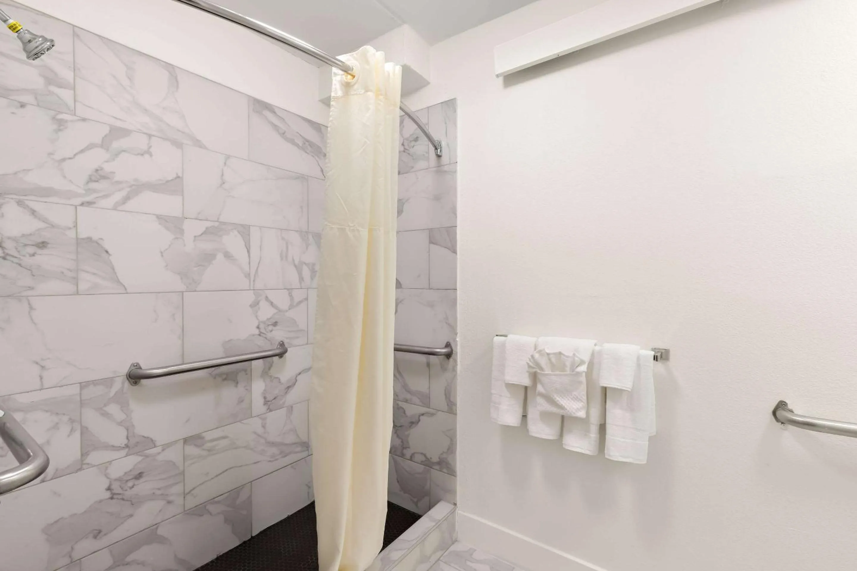 Bathroom in Clarion Pointe Kennesaw Town Center