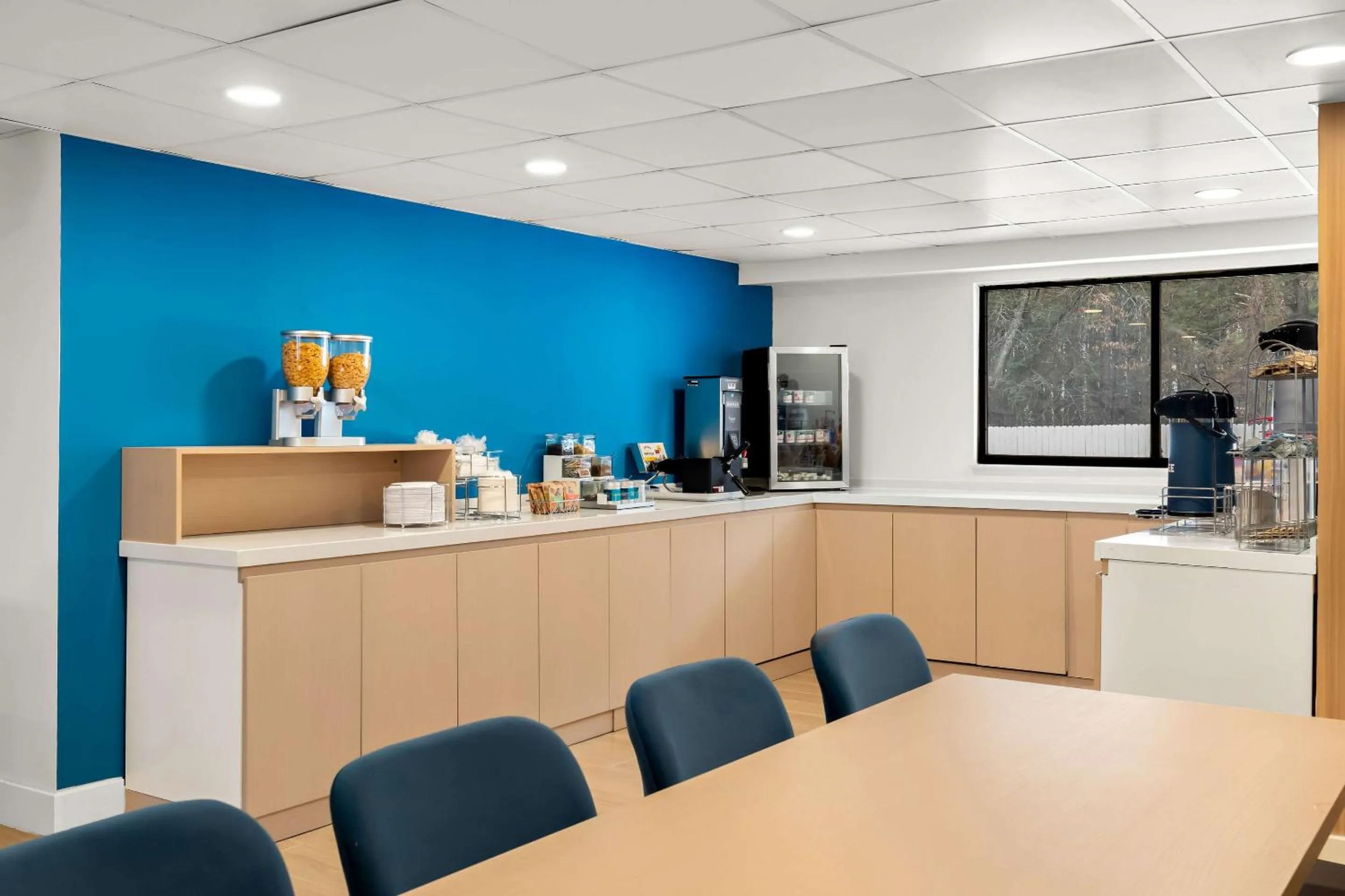 Breakfast in Clarion Pointe Kennesaw Town Center