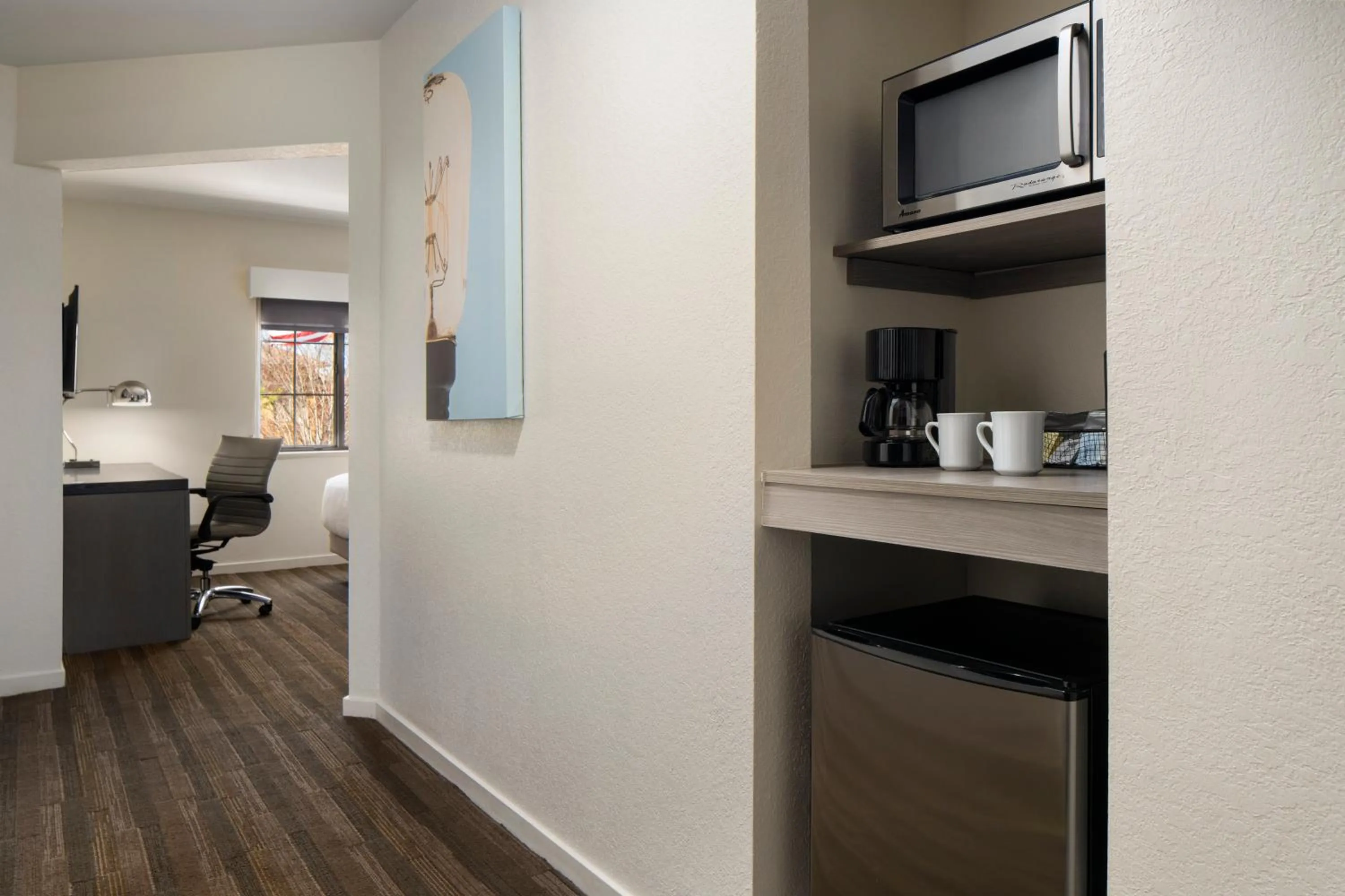 Coffee/tea facilities in Hyatt House Boston Waltham