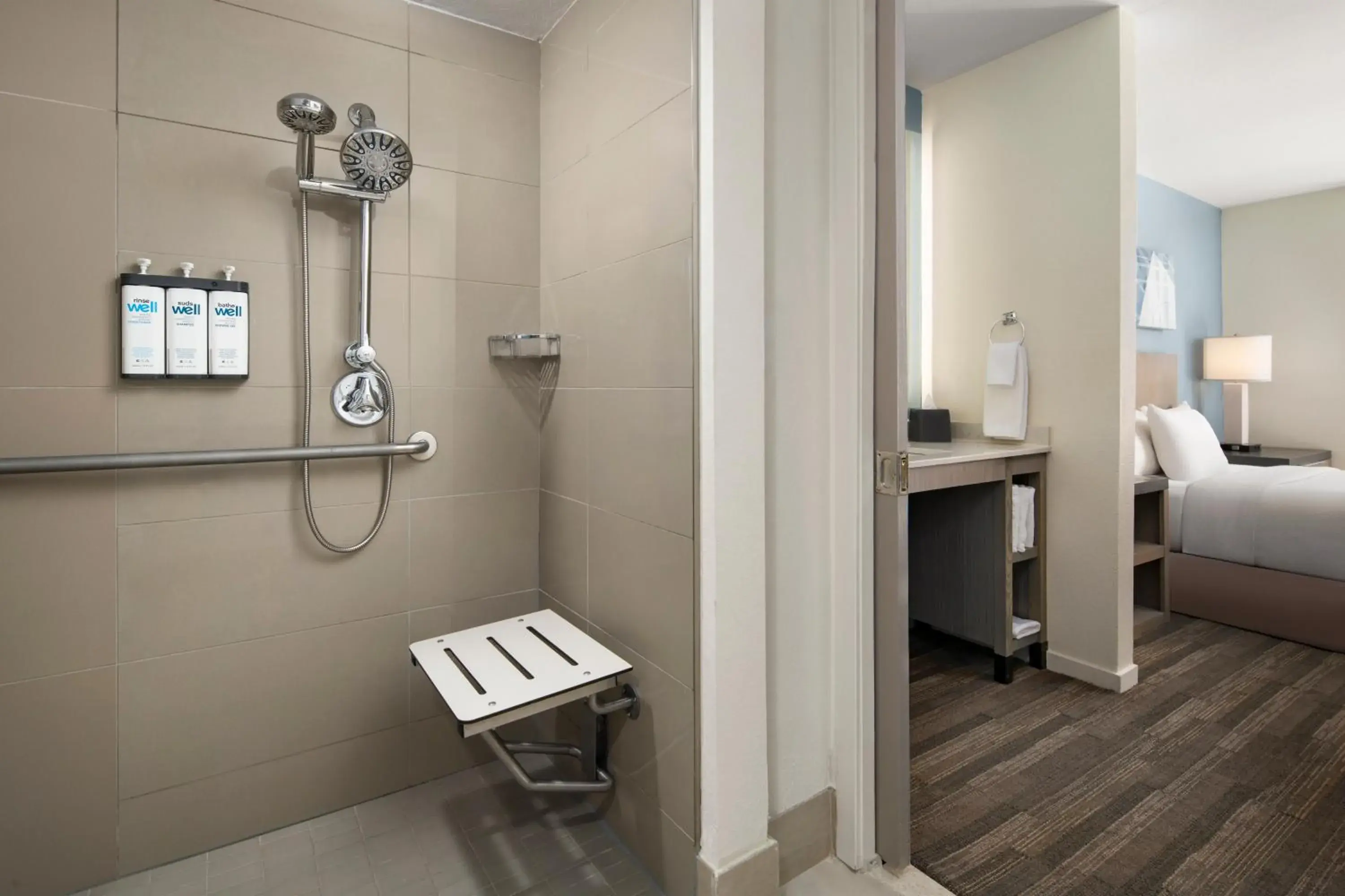 Public Bath, Bed in Hyatt House Boston Waltham Public Bath, Bed in Hyatt House Boston Waltham