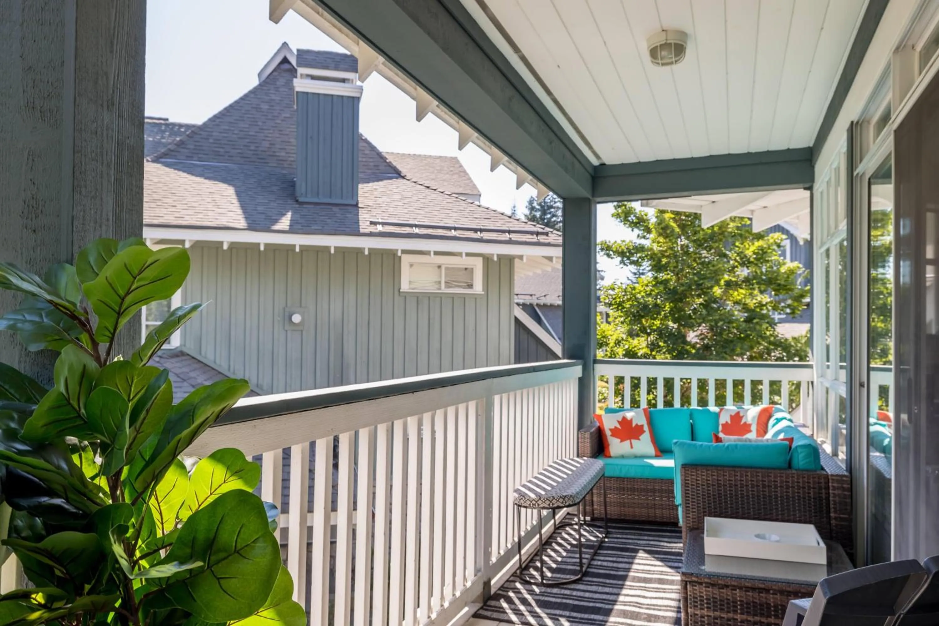 Panoramic Views from this gorgeous 2 Bed Property - Village Location