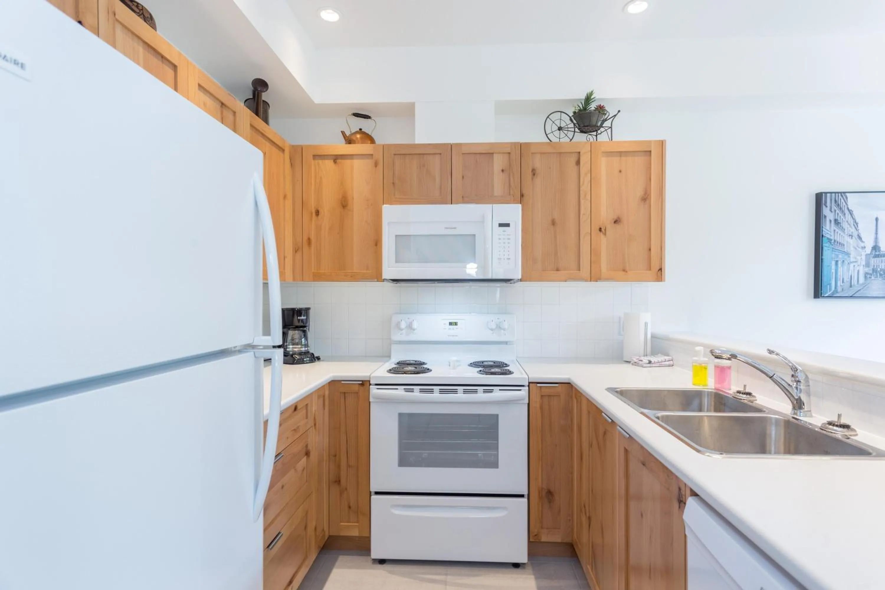 Bright and Clean, Walk Everywhere, Shared Pool and Hot Tub