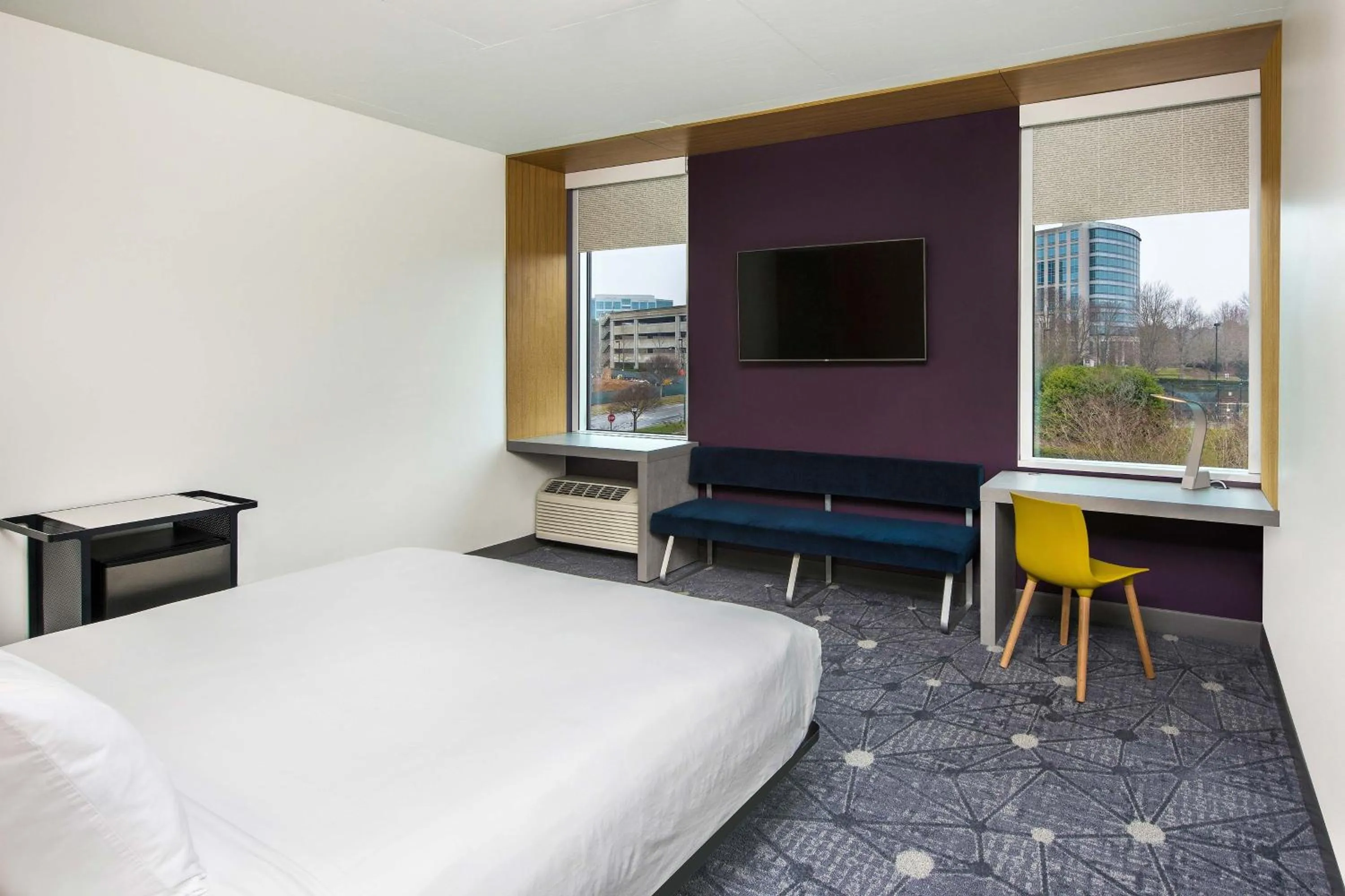 Photo of the whole room, Bed in Aloft Charlotte Ballantyne