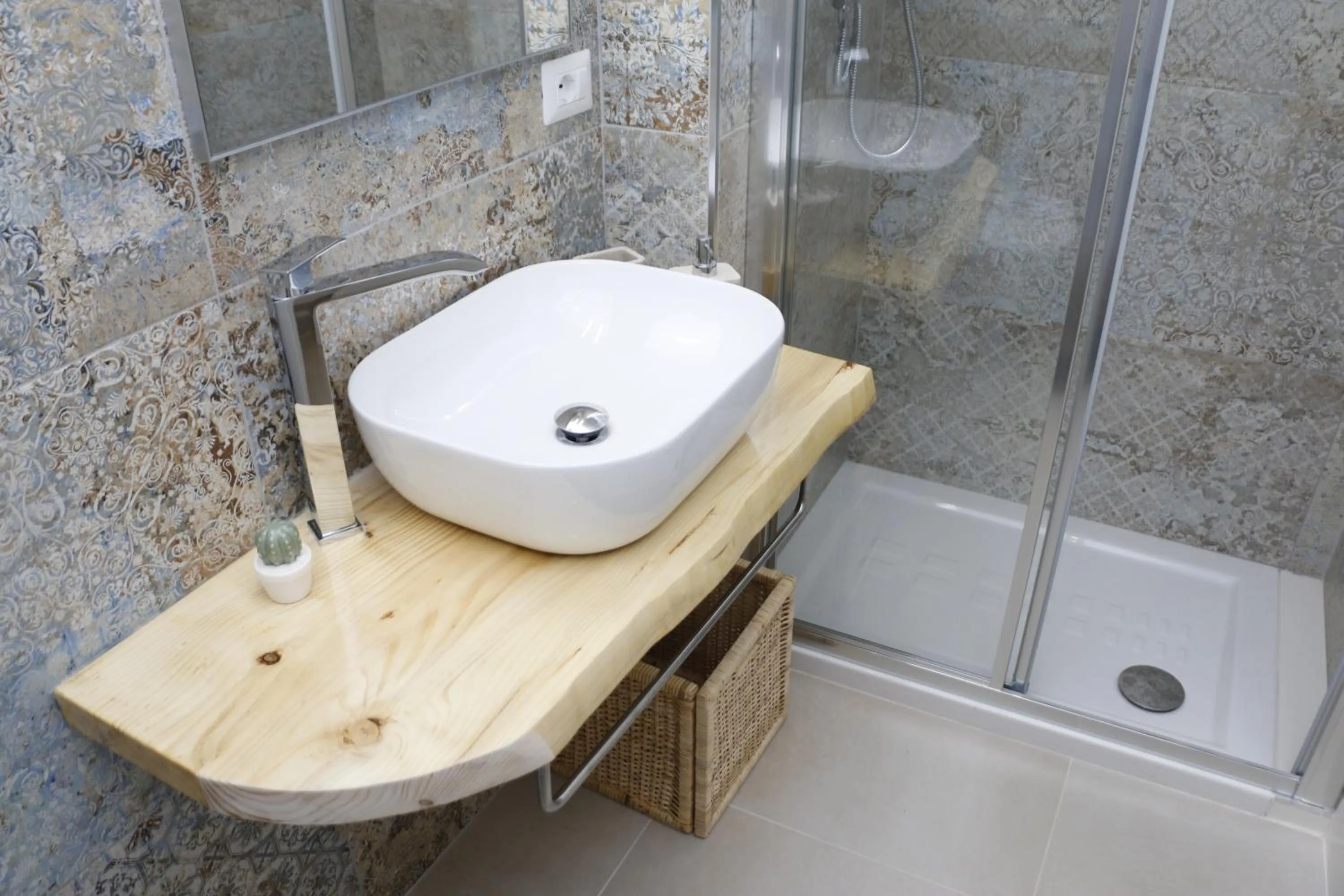 Shower in La Nicchia B&B