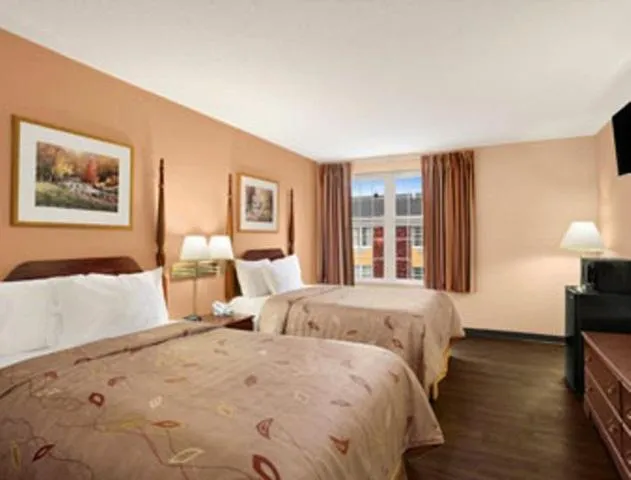 Photo of the whole room, Bed in Days Inn by Wyndham Madisonville