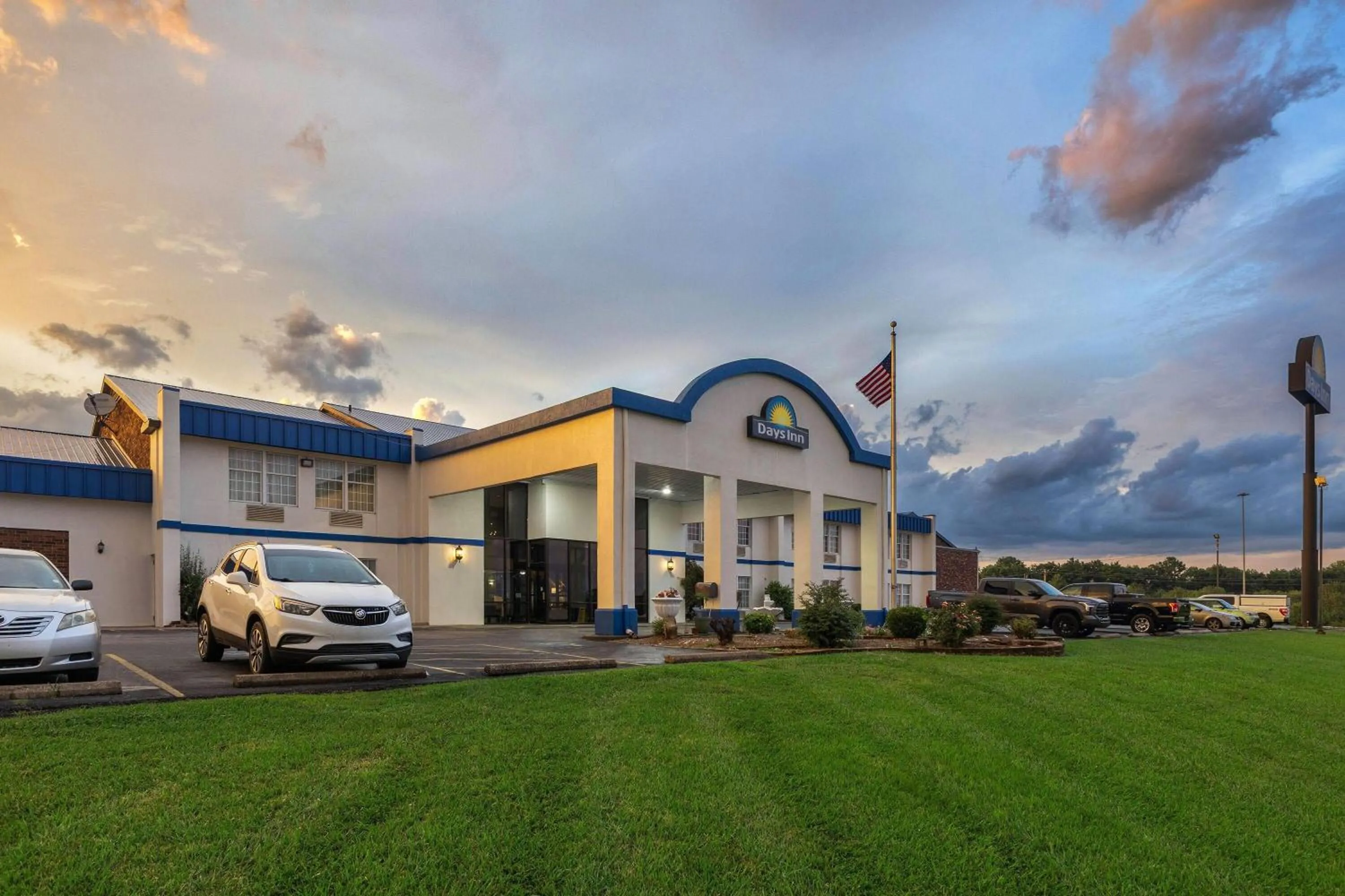 Property building in Days Inn by Wyndham Madisonville