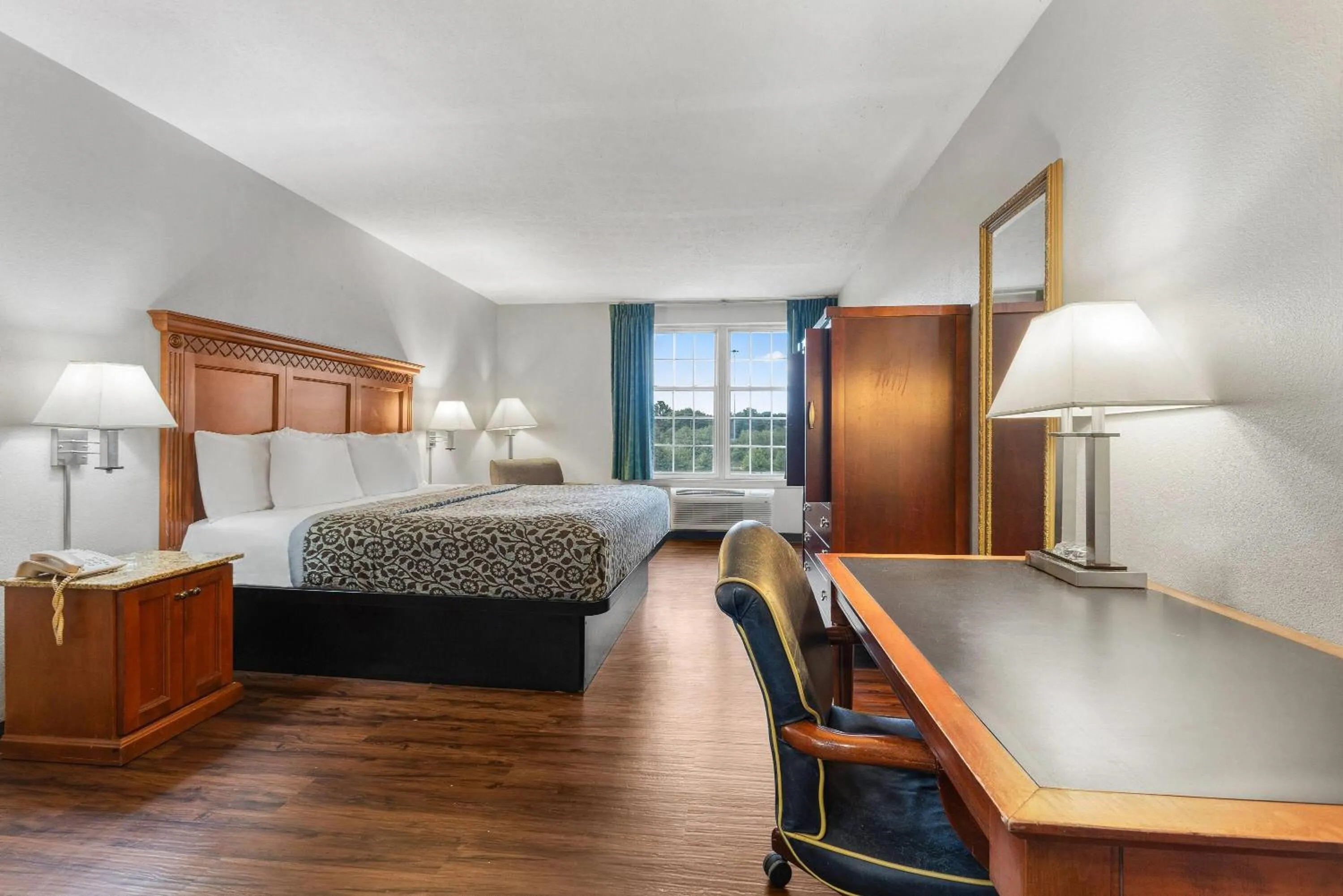 Bed in Days Inn by Wyndham Madisonville