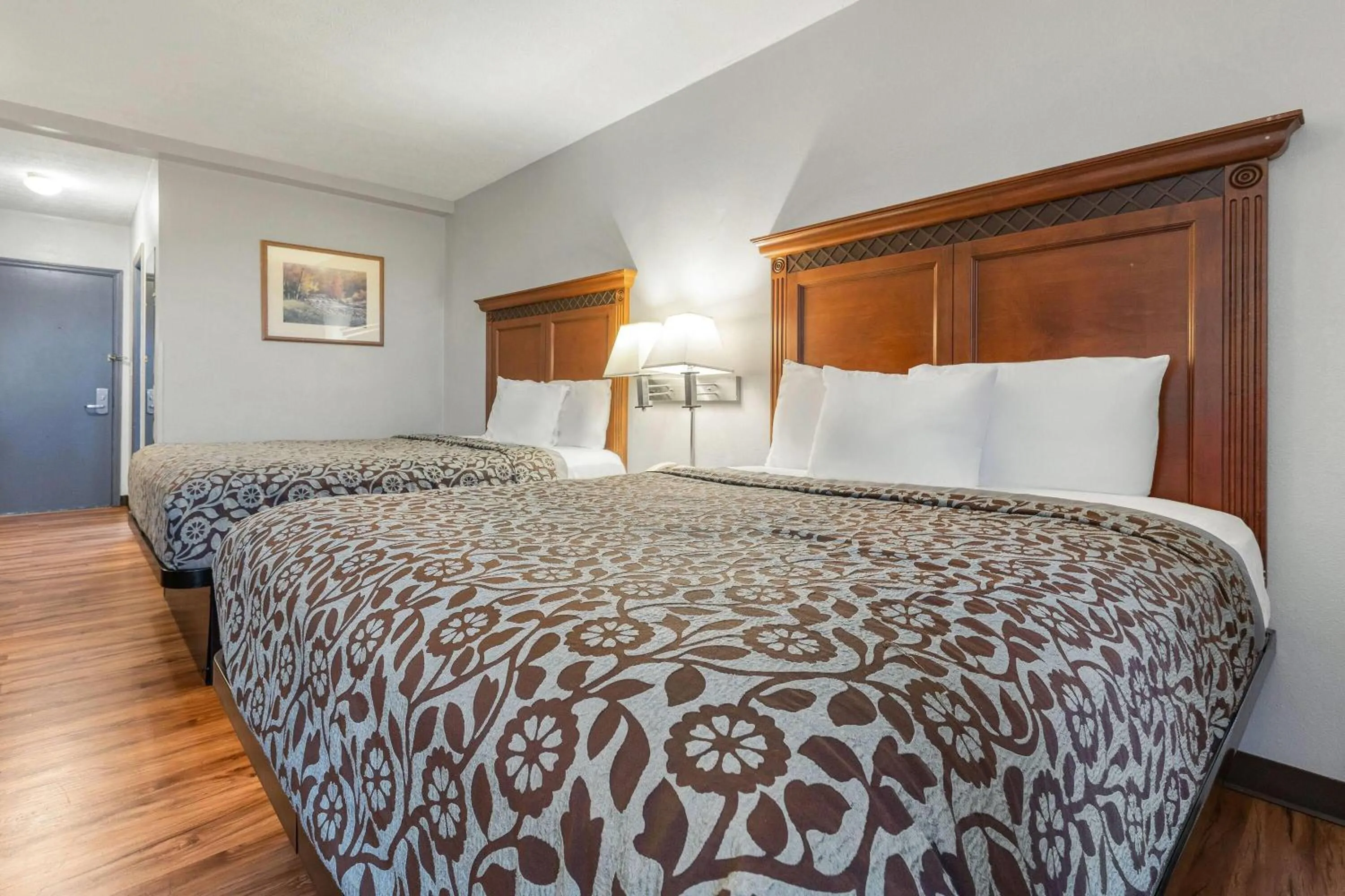 Bed in Days Inn by Wyndham Madisonville