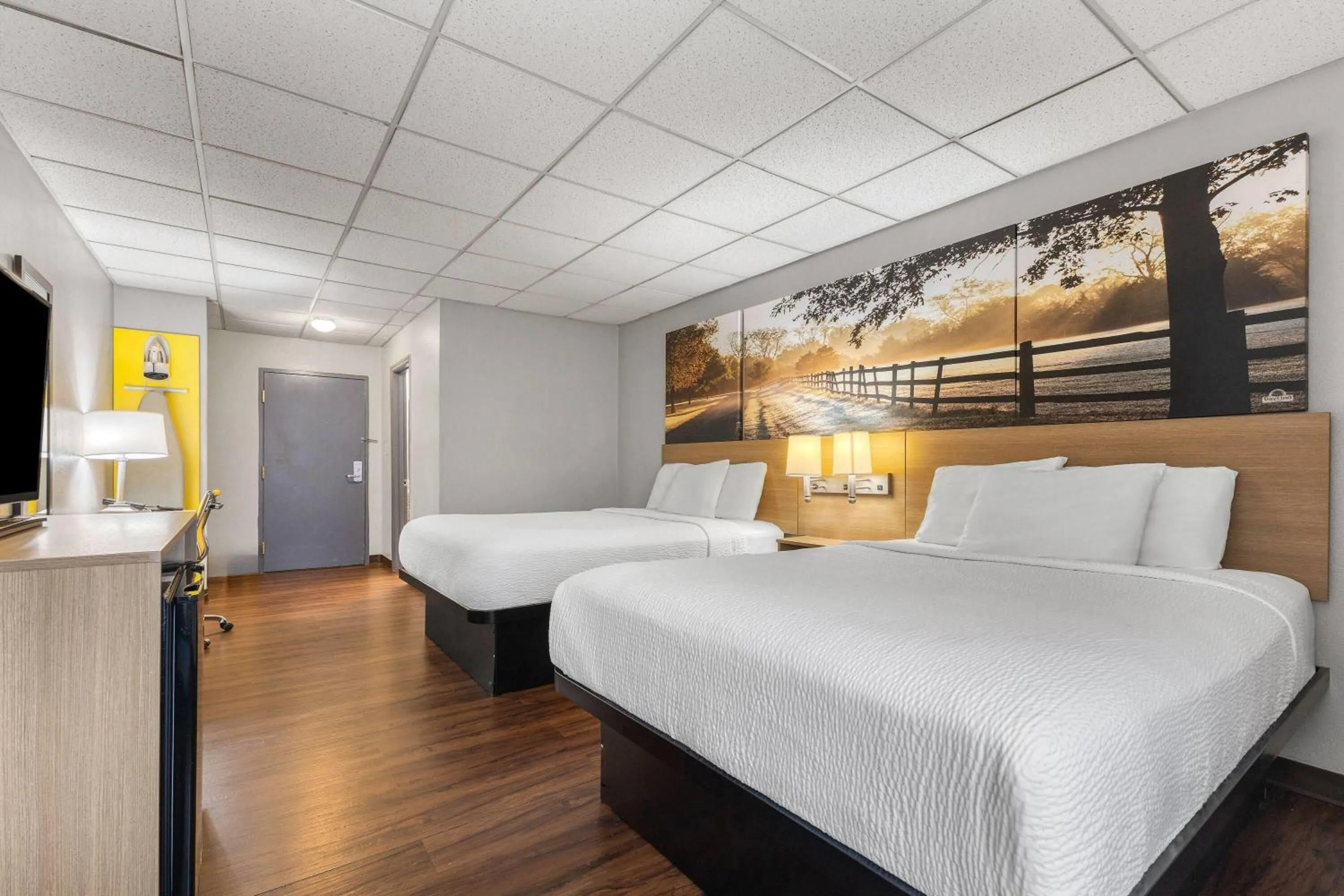 Bed in Days Inn by Wyndham Madisonville