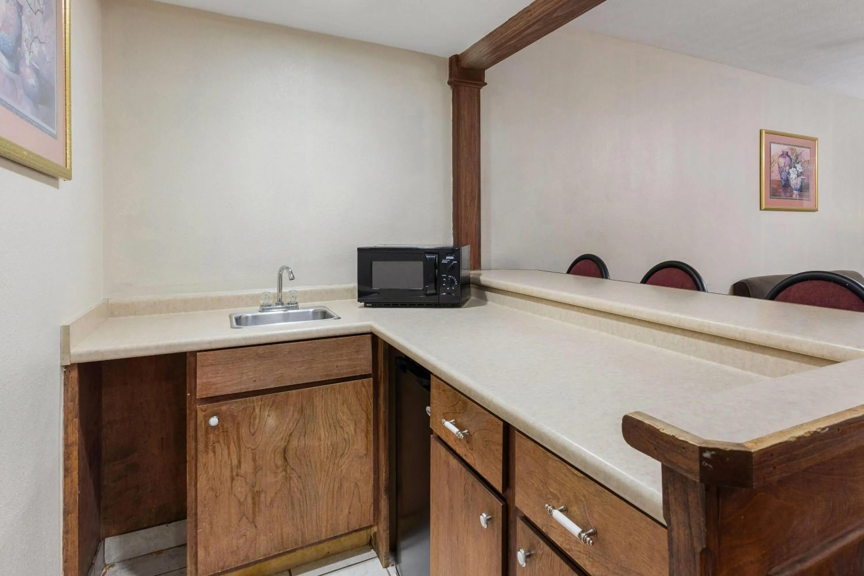 Photo of the whole room in Days Inn by Wyndham Madisonville