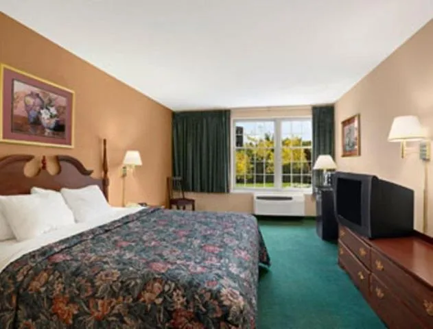 Photo of the whole room, Bed in Days Inn by Wyndham Madisonville