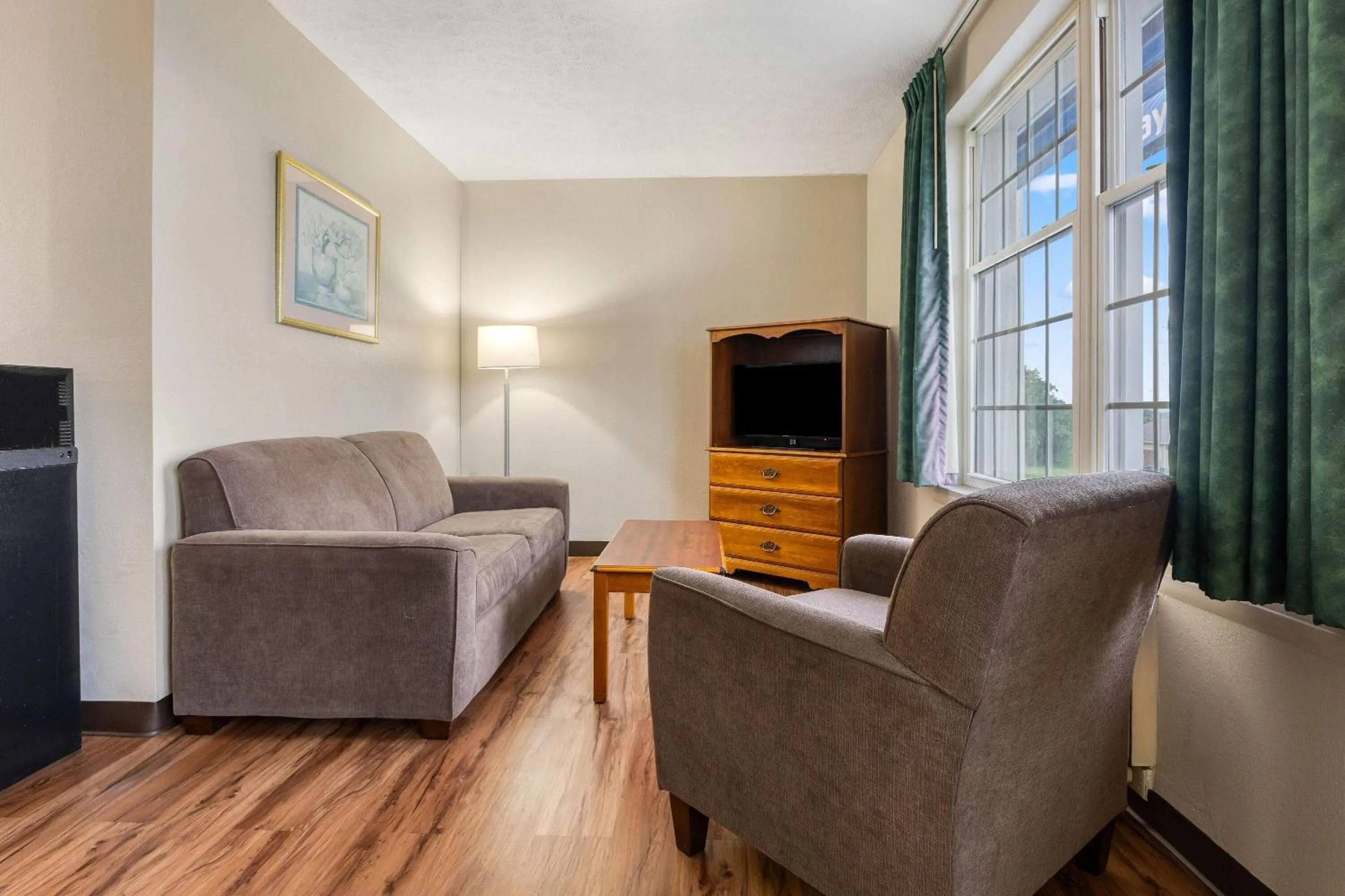 Photo of the whole room in Days Inn by Wyndham Madisonville