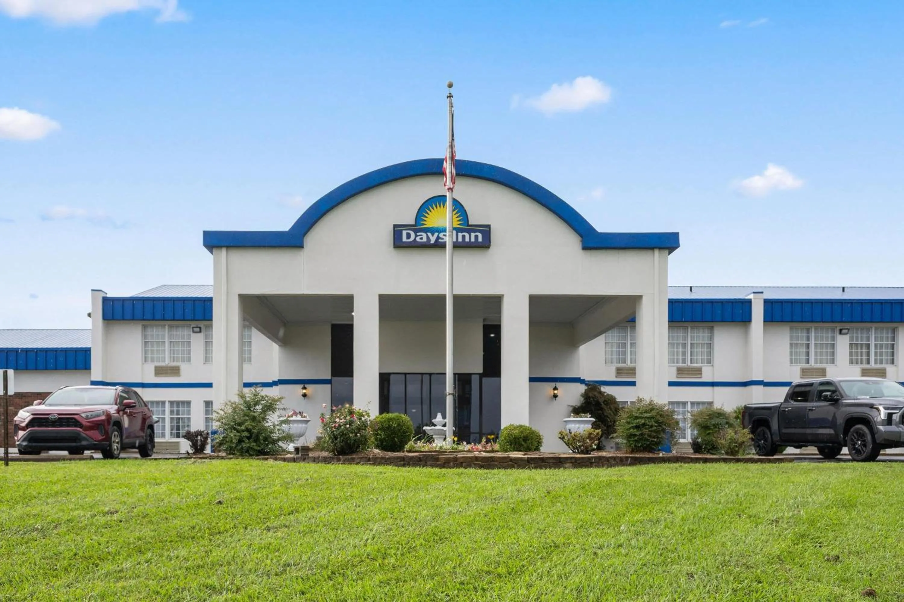 Property building in Days Inn by Wyndham Madisonville