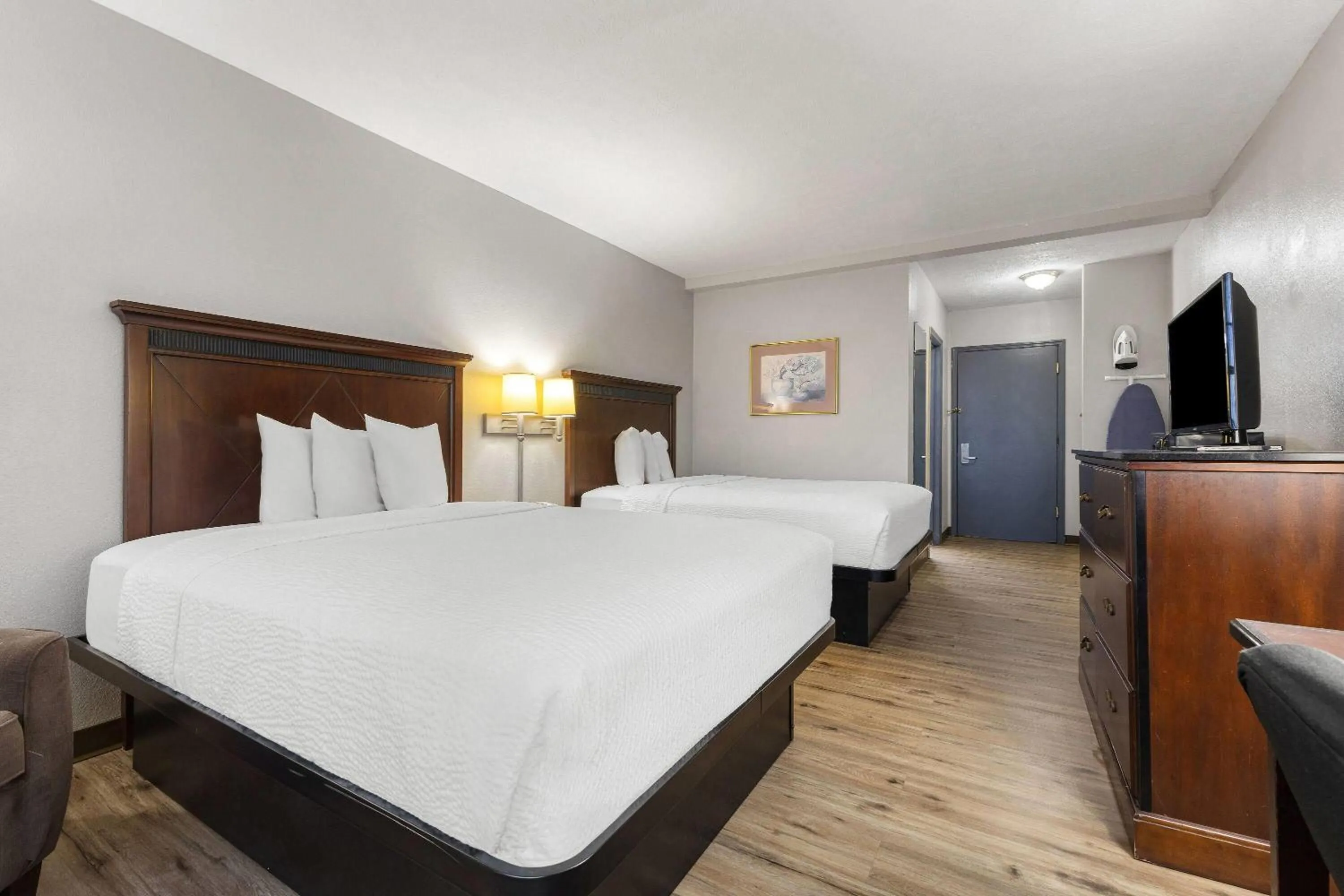 Bed in Days Inn by Wyndham Madisonville