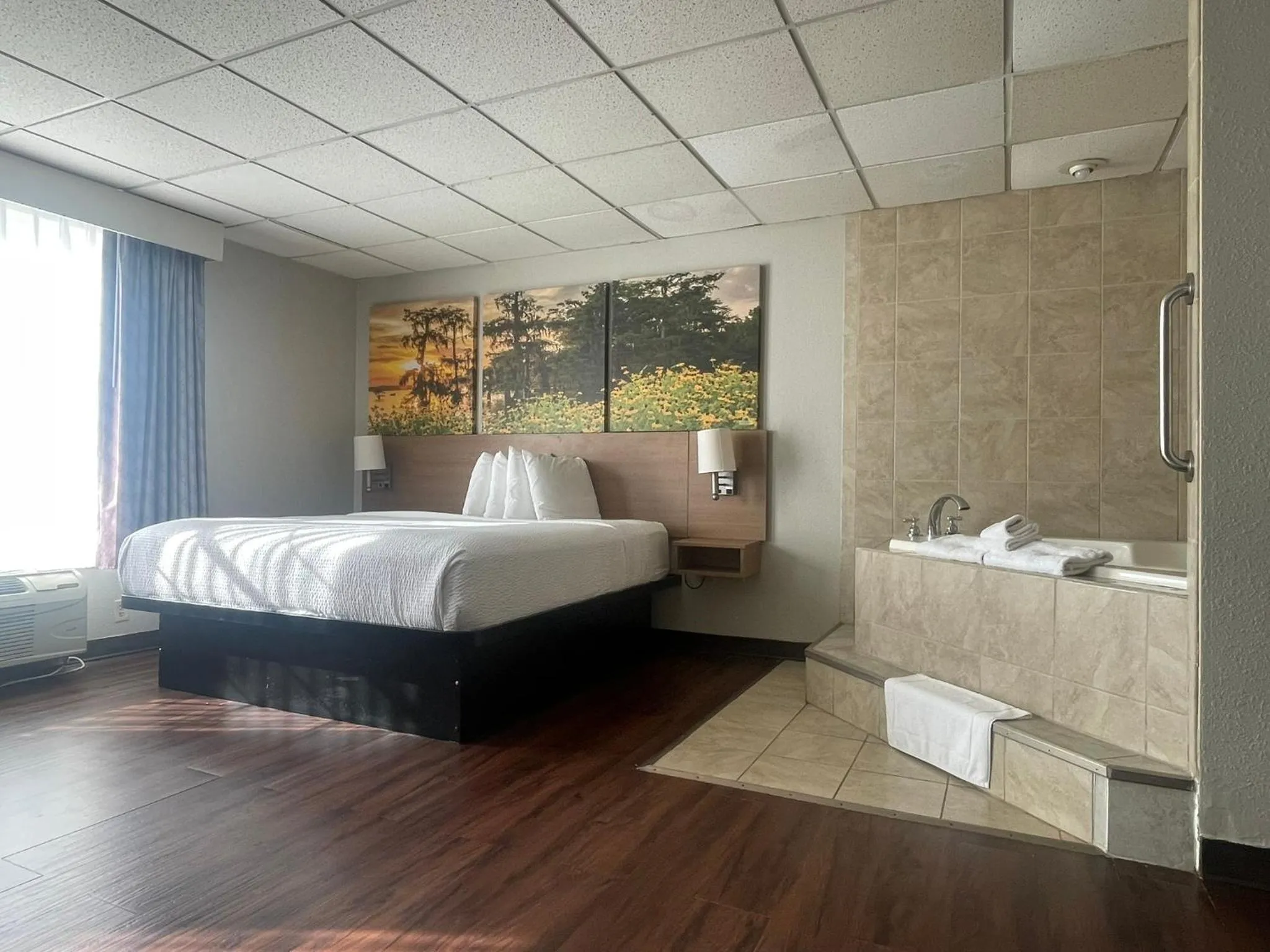 Bed in Days Inn by Wyndham Madisonville