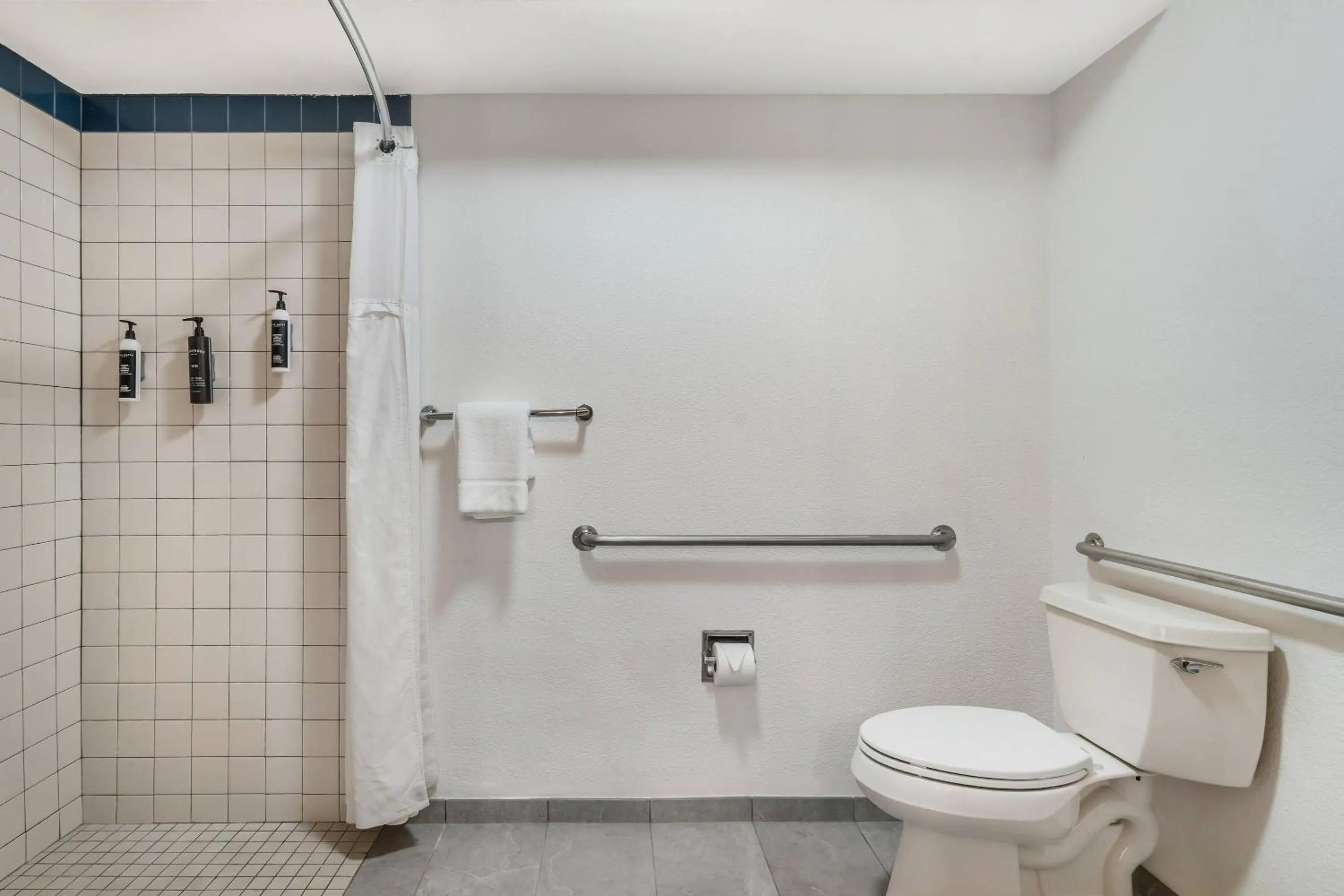 Bedroom in The Sandman Santa Rosa Sonoma, an Ascend Collection Hotel