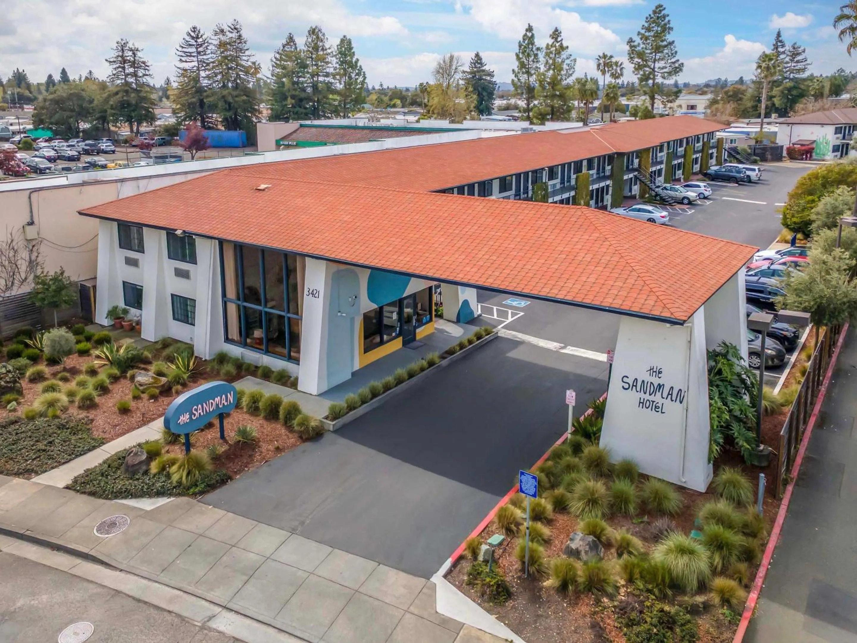 Property building in The Sandman Santa Rosa Sonoma, an Ascend Collection Hotel