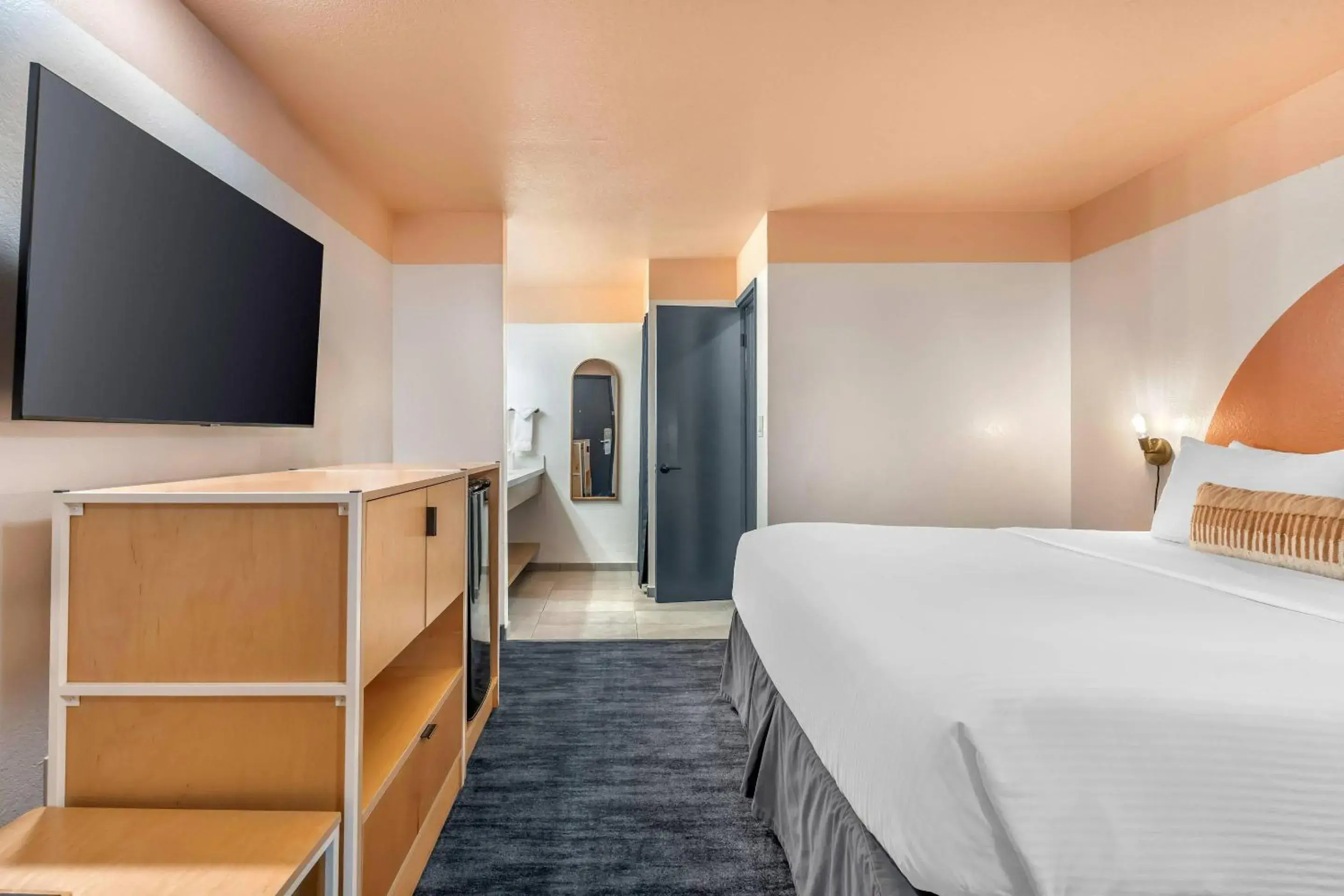 Bedroom, Bed in The Sandman Santa Rosa Sonoma, an Ascend Collection Hotel Bedroom, Bed in The Sandman Santa Rosa Sonoma, an Ascend Collection Hotel