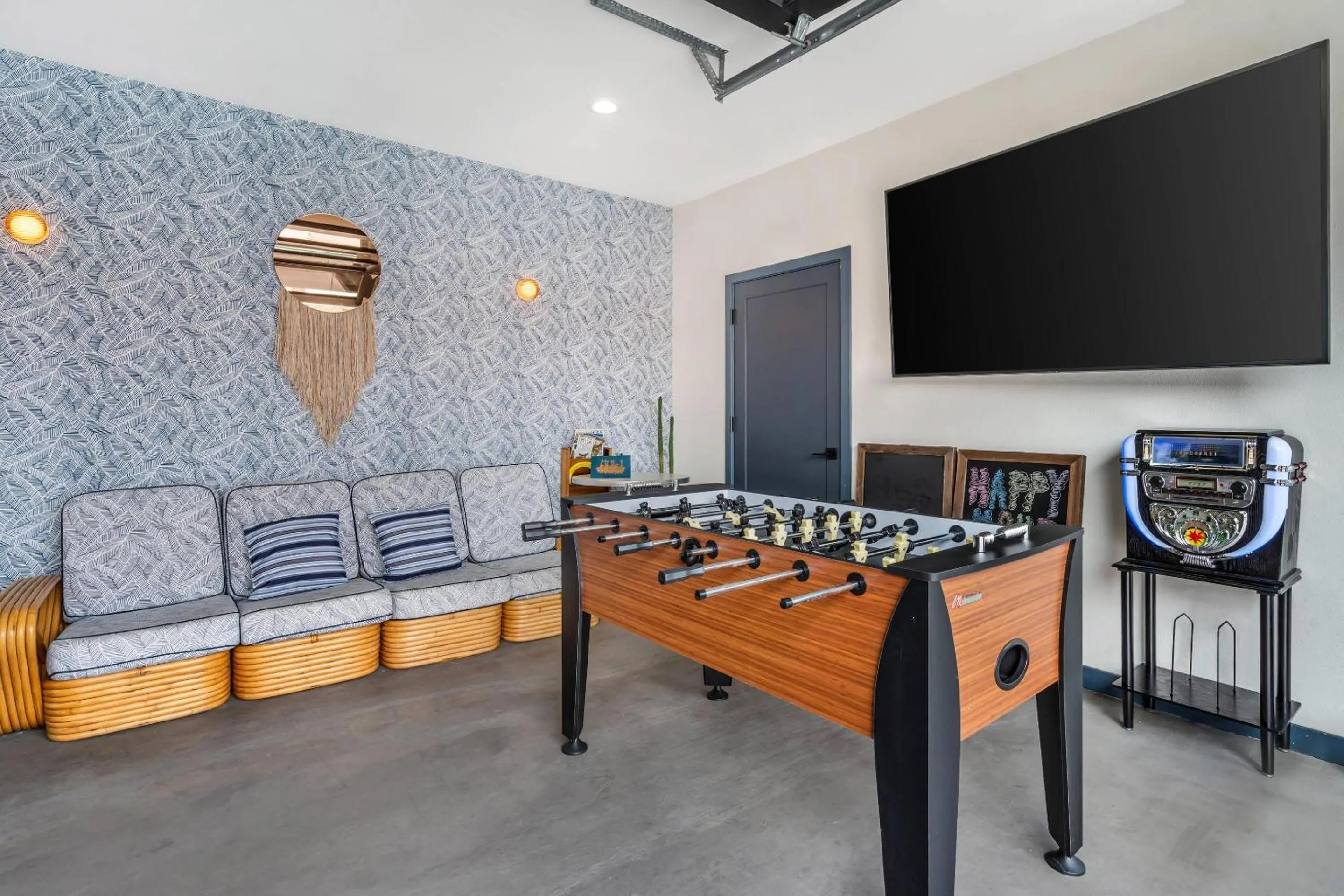 Swimming pool in The Sandman Santa Rosa Sonoma, an Ascend Collection Hotel