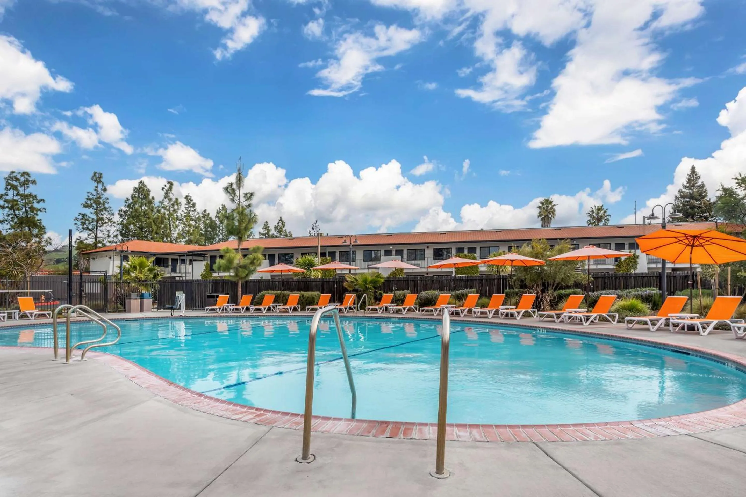 Swimming pool in The Sandman Santa Rosa Sonoma, an Ascend Collection Hotel