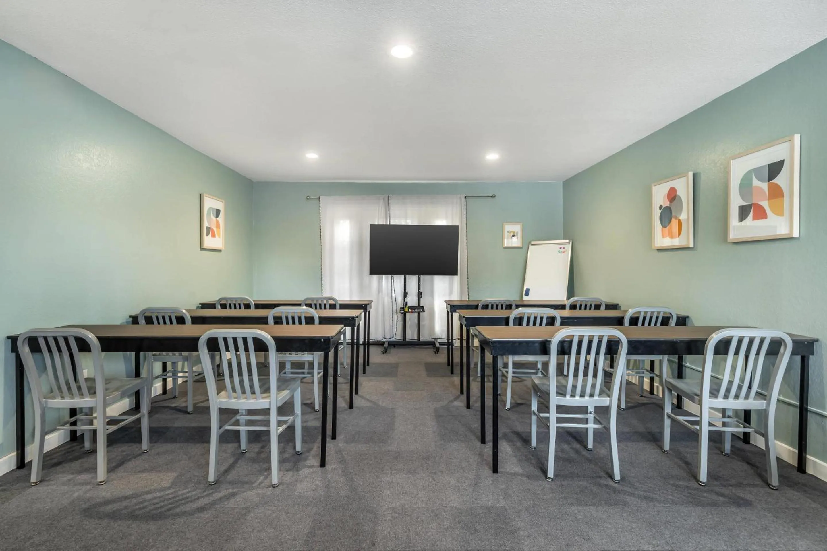 Meeting/conference room in The Sandman Santa Rosa Sonoma, an Ascend Collection Hotel