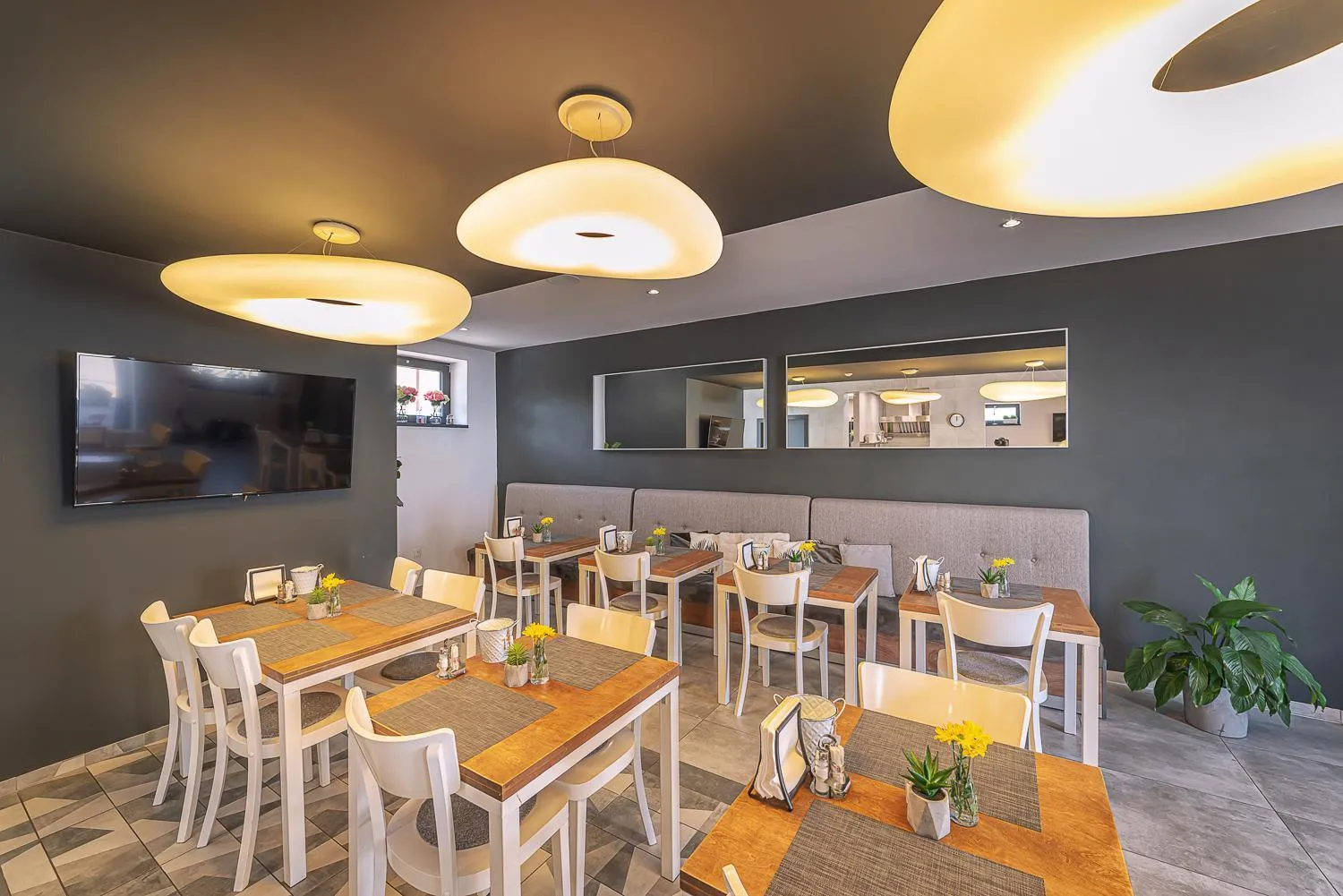 Restaurant/places to eat in TIMEOUT City Hotel