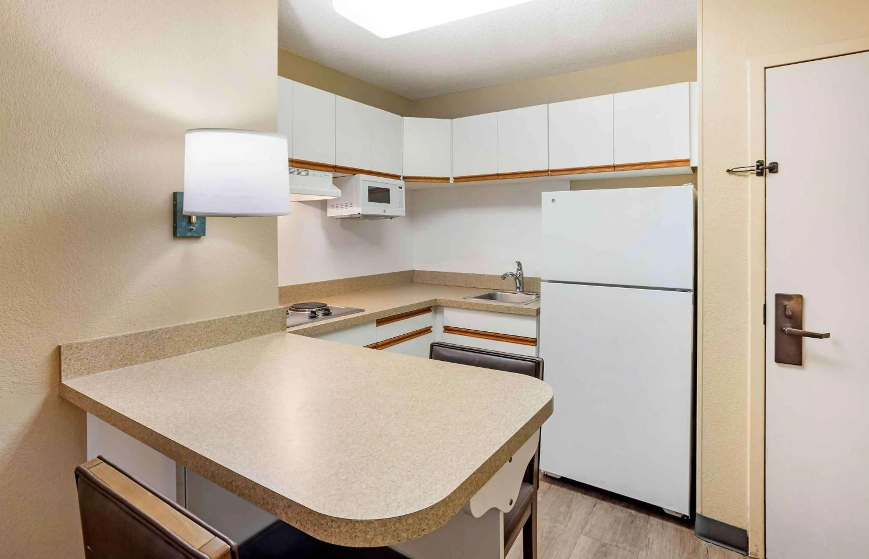 Bedroom in Extended Stay America Suites - Philadelphia - Horsham - Dresher Rd