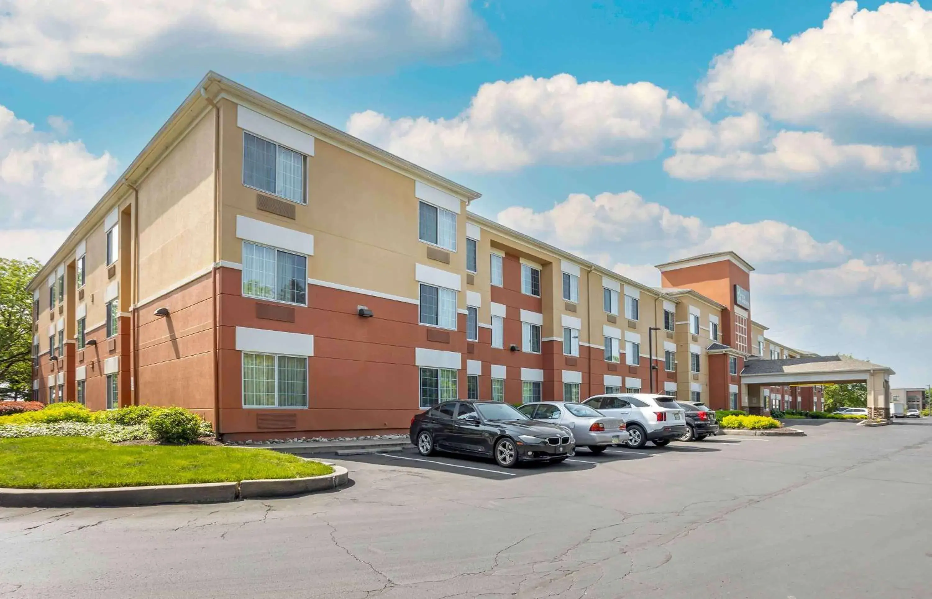 Property building in Extended Stay America Suites - Philadelphia - Horsham - Dresher Rd Property building in Extended Stay America Suites - Philadelphia - Horsham - Dresher Rd