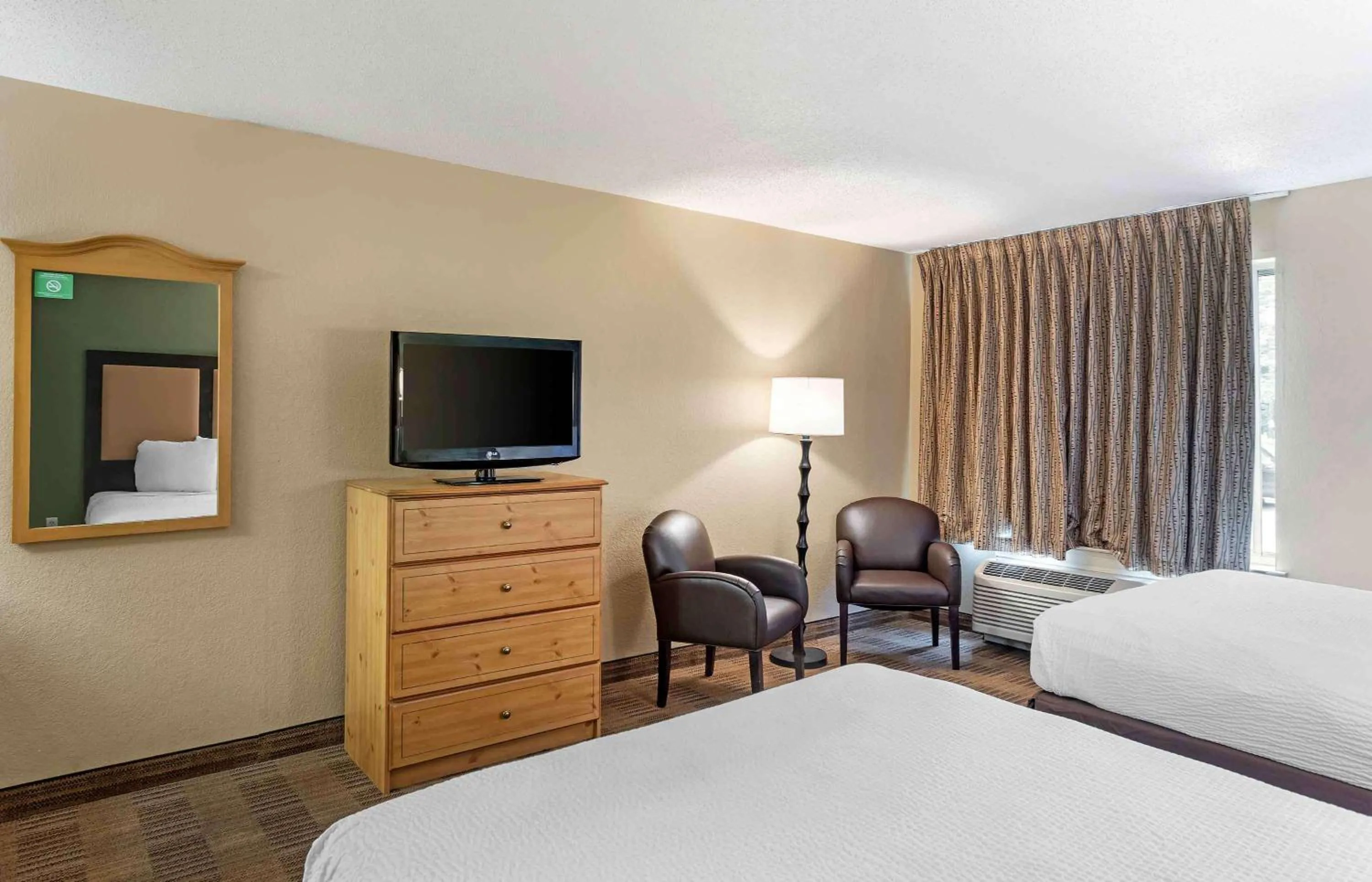 Bedroom, Bed in Extended Stay America Suites - Philadelphia - Horsham - Dresher Rd