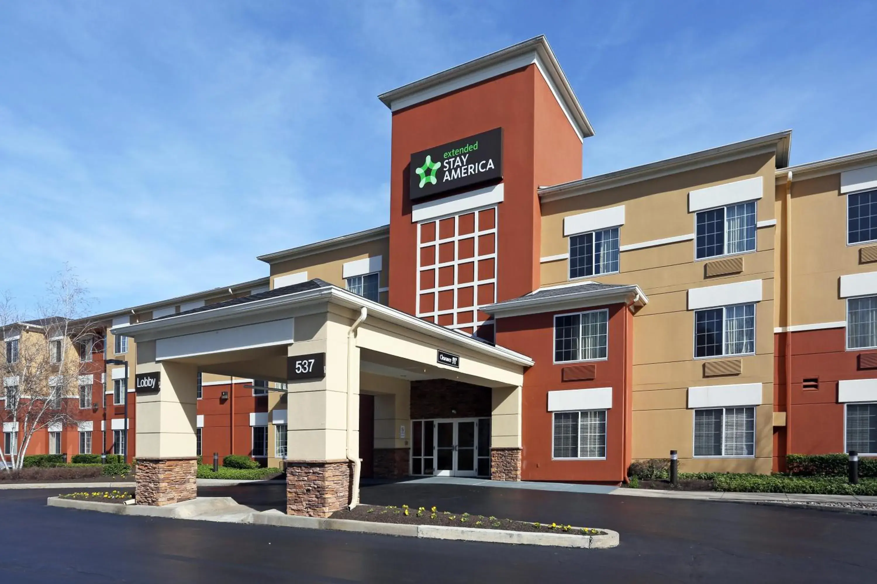 Property building in Extended Stay America Suites - Philadelphia - Horsham - Dresher Rd Property building in Extended Stay America Suites - Philadelphia - Horsham - Dresher Rd
