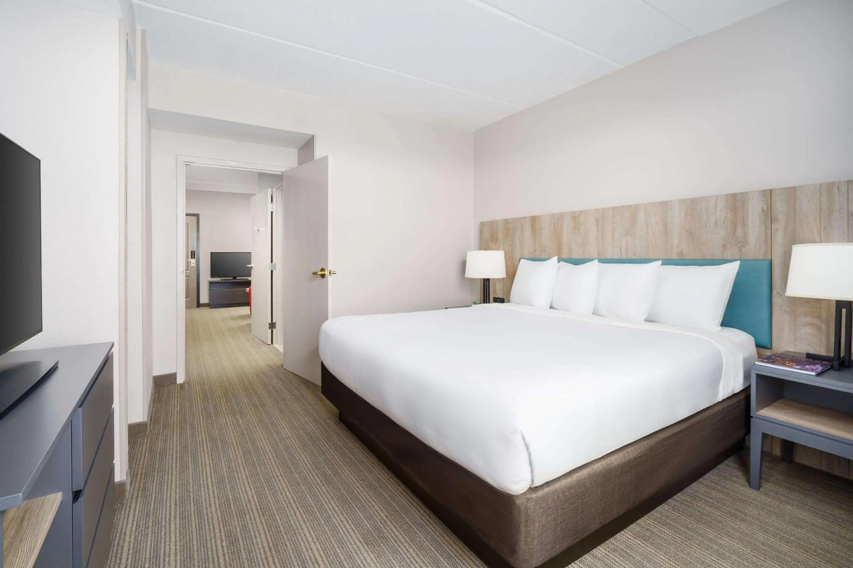 Bedroom, Bed in Country Inn & Suites by Radisson, Orlando Airport, FL