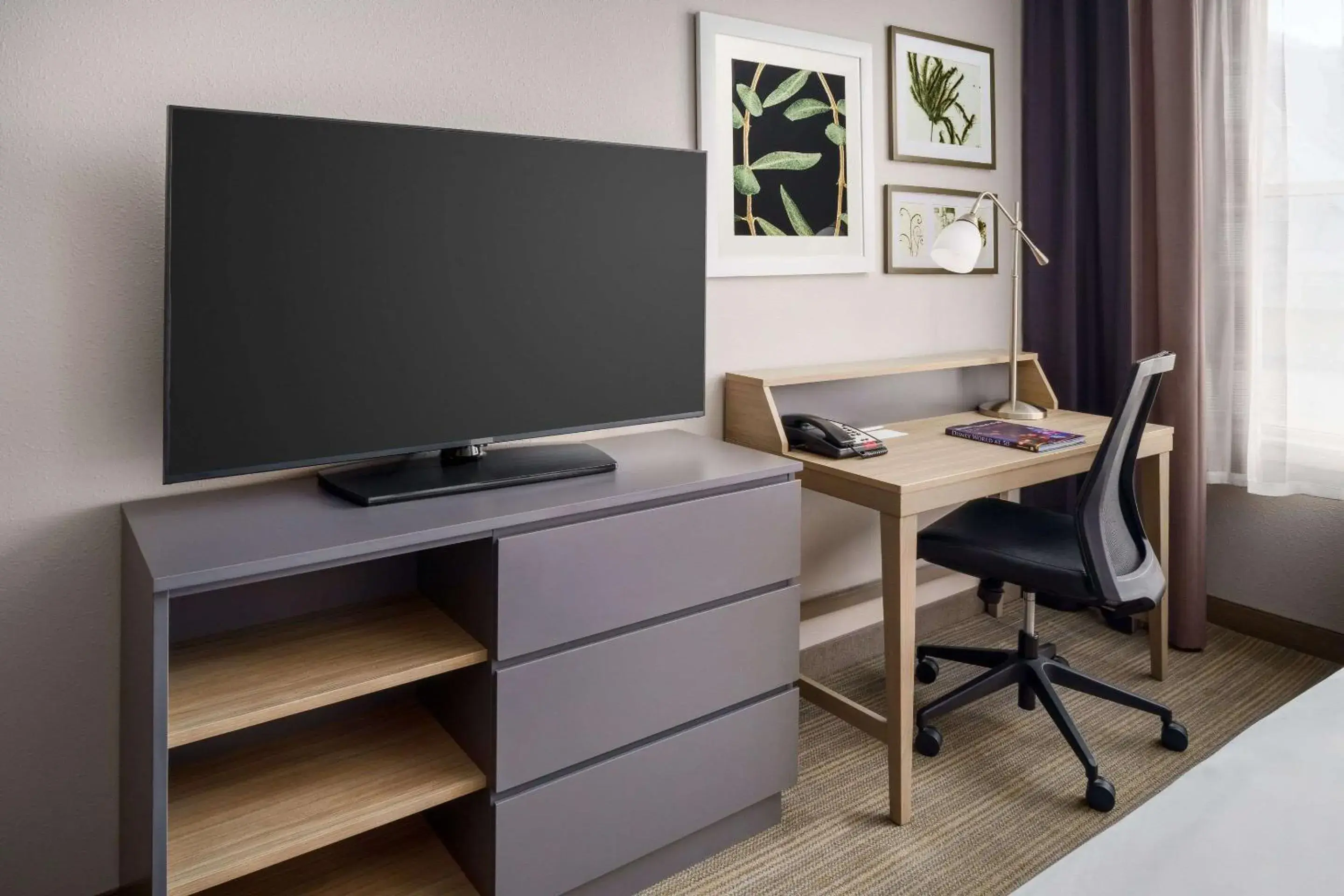 Bedroom in Country Inn & Suites by Radisson, Orlando Airport, FL Bedroom in Country Inn & Suites by Radisson, Orlando Airport, FL