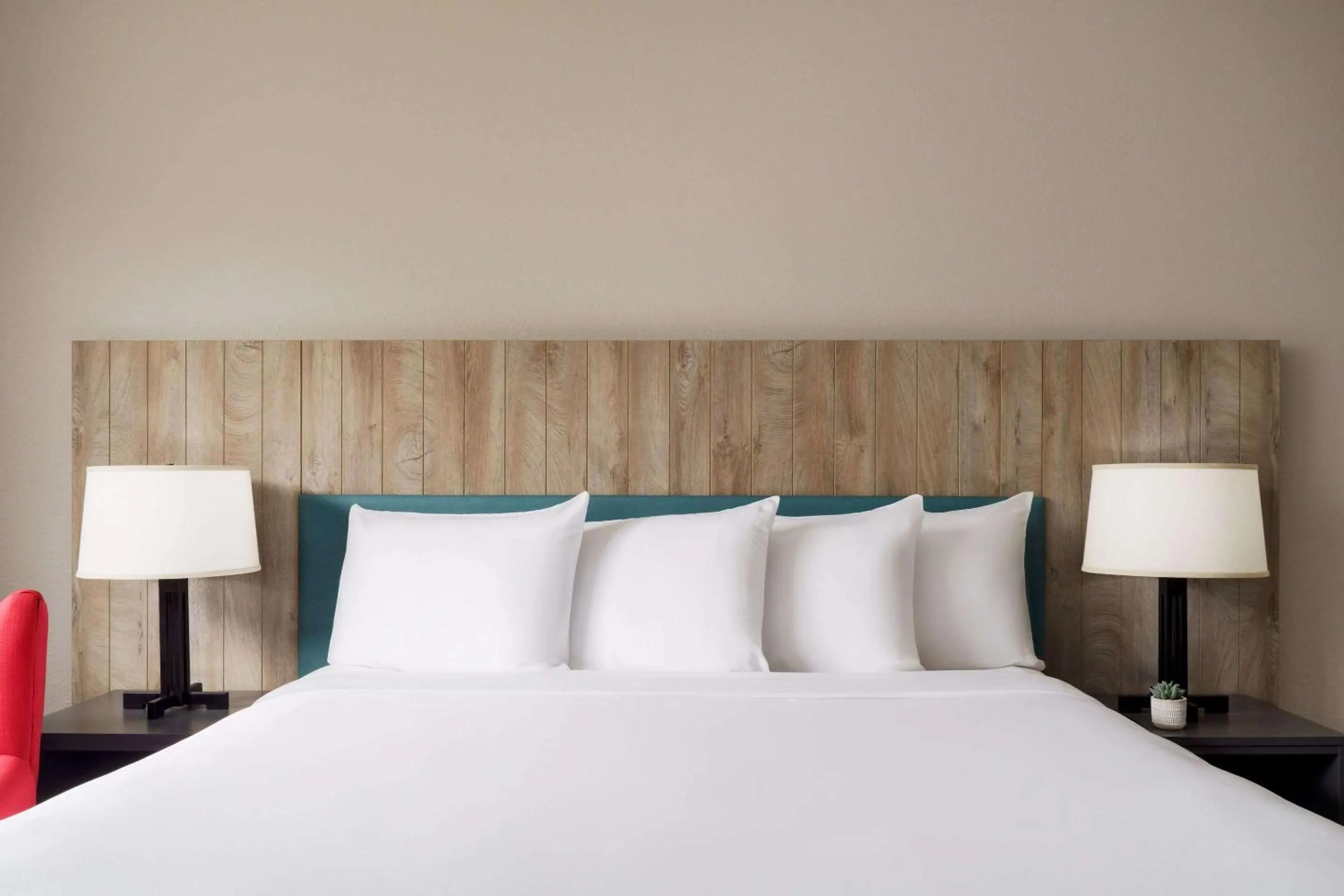 Bedroom, Bed in Country Inn & Suites by Radisson, Orlando Airport, FL