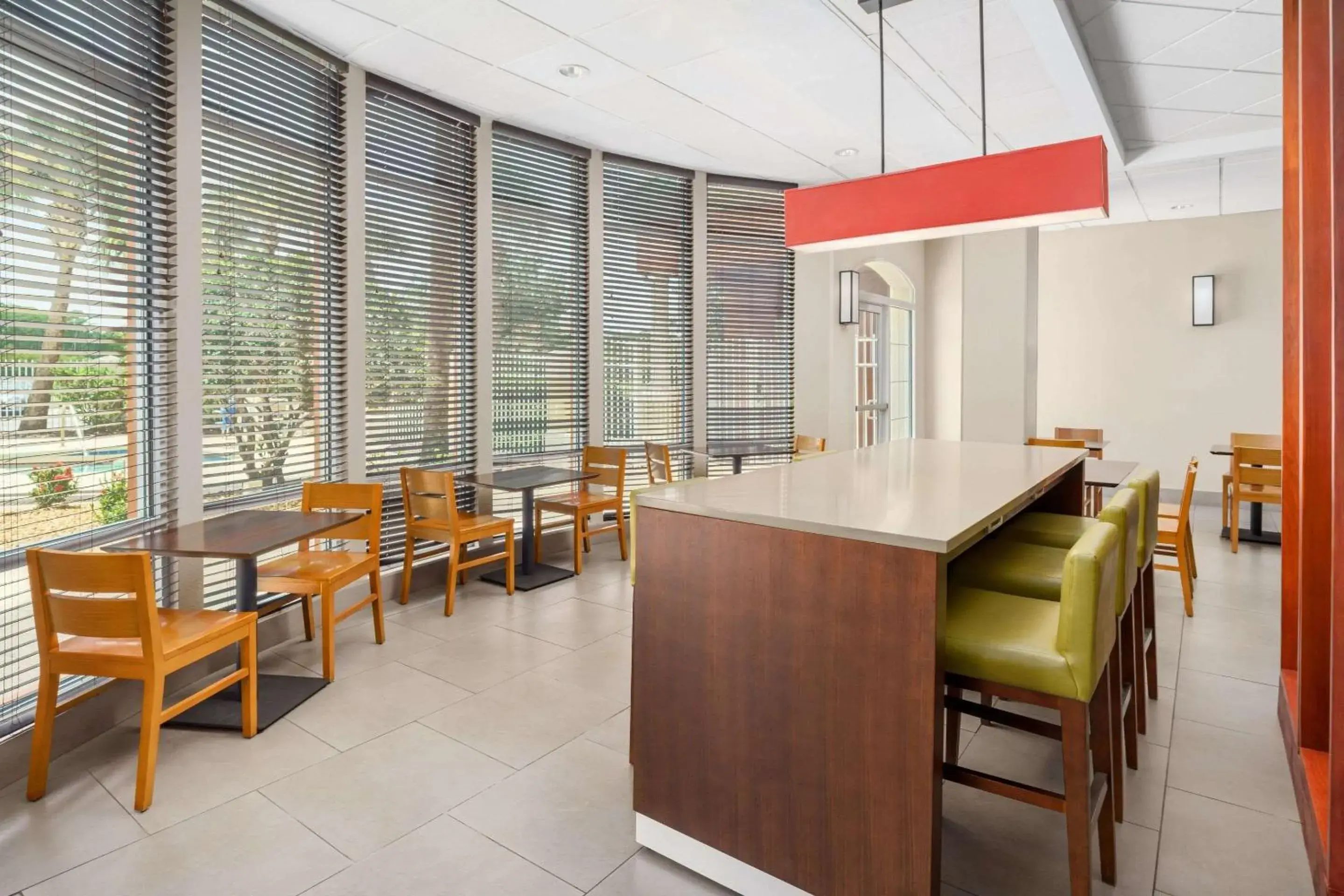 Breakfast in Country Inn & Suites by Radisson, Orlando Airport, FL Breakfast in Country Inn & Suites by Radisson, Orlando Airport, FL