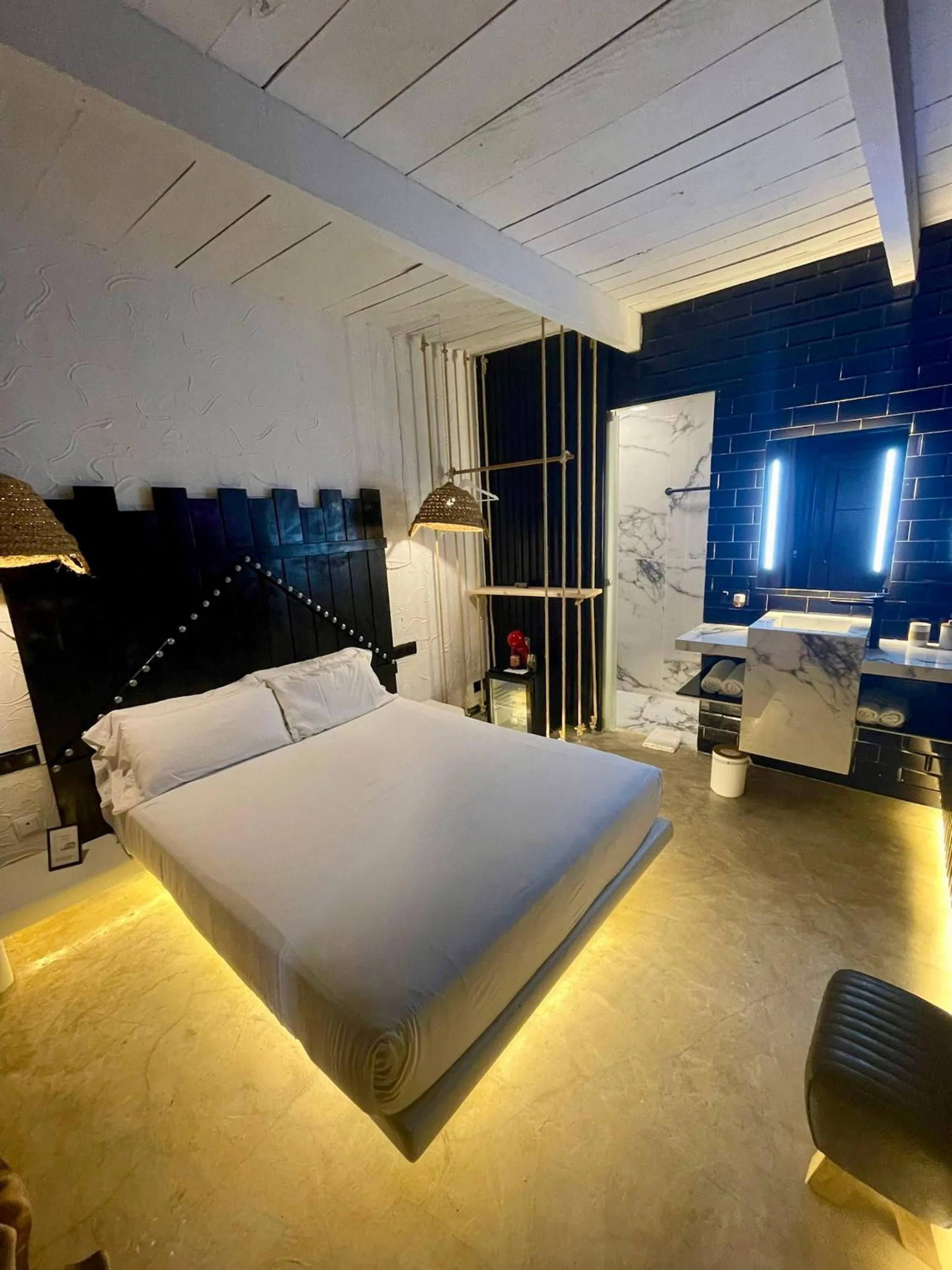 Property building, Bed in PAIISE Hotels