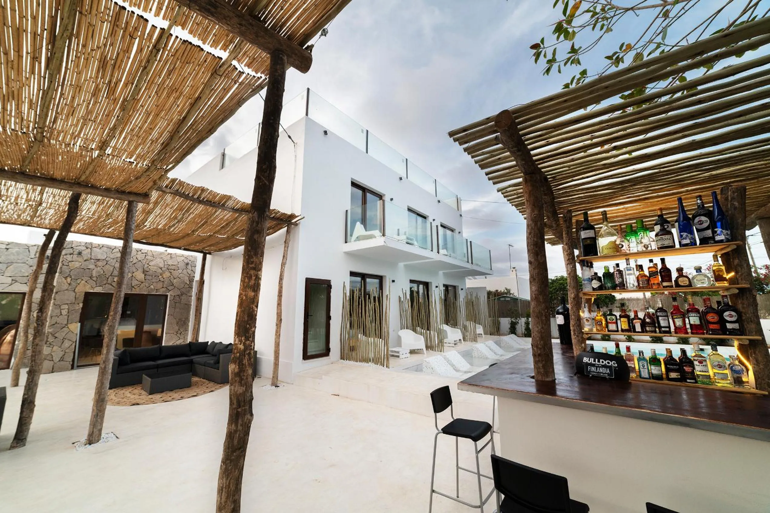 Lounge or bar in PAIISE Hotels