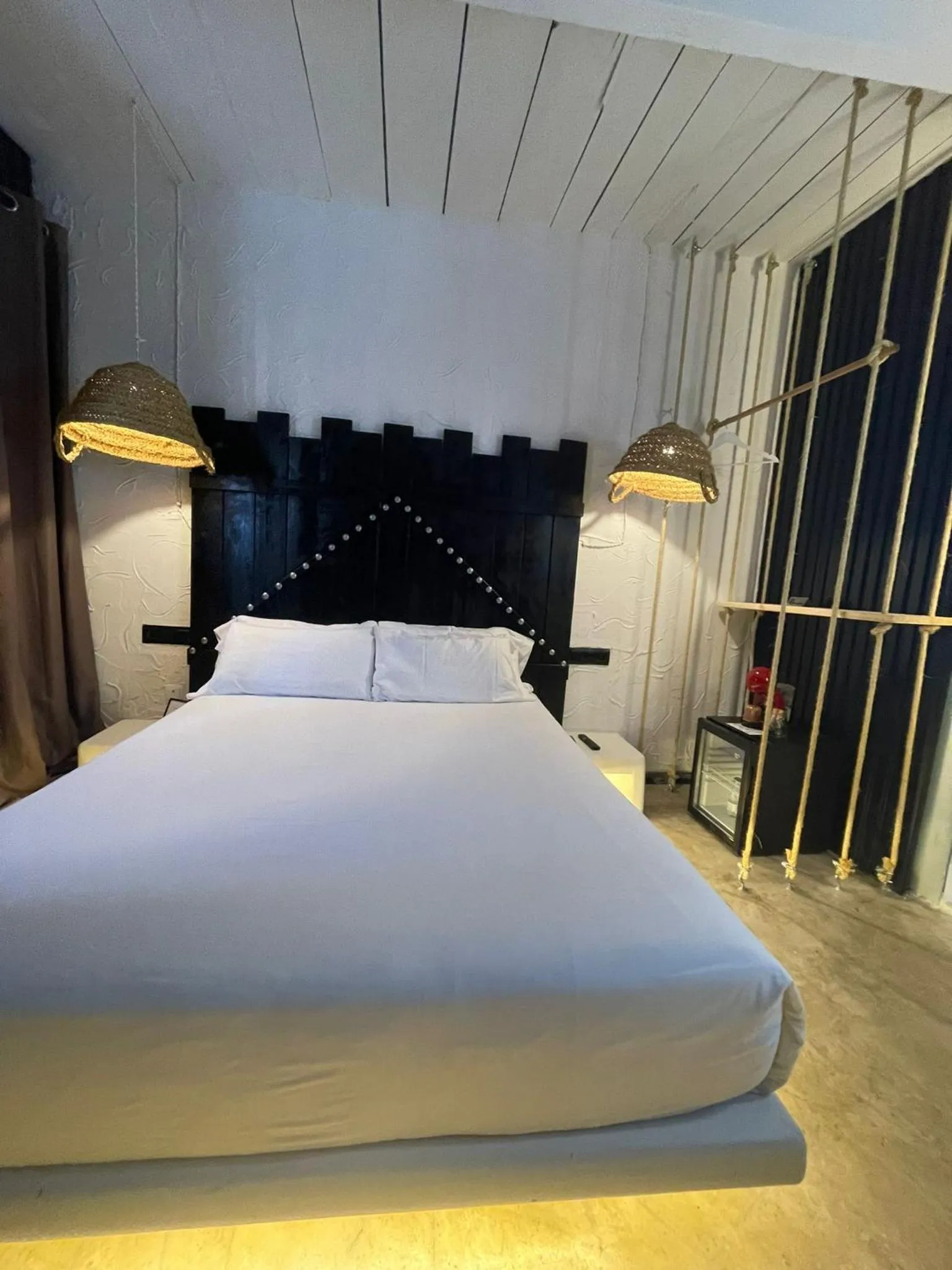 Property building, Bed in PAIISE Hotels