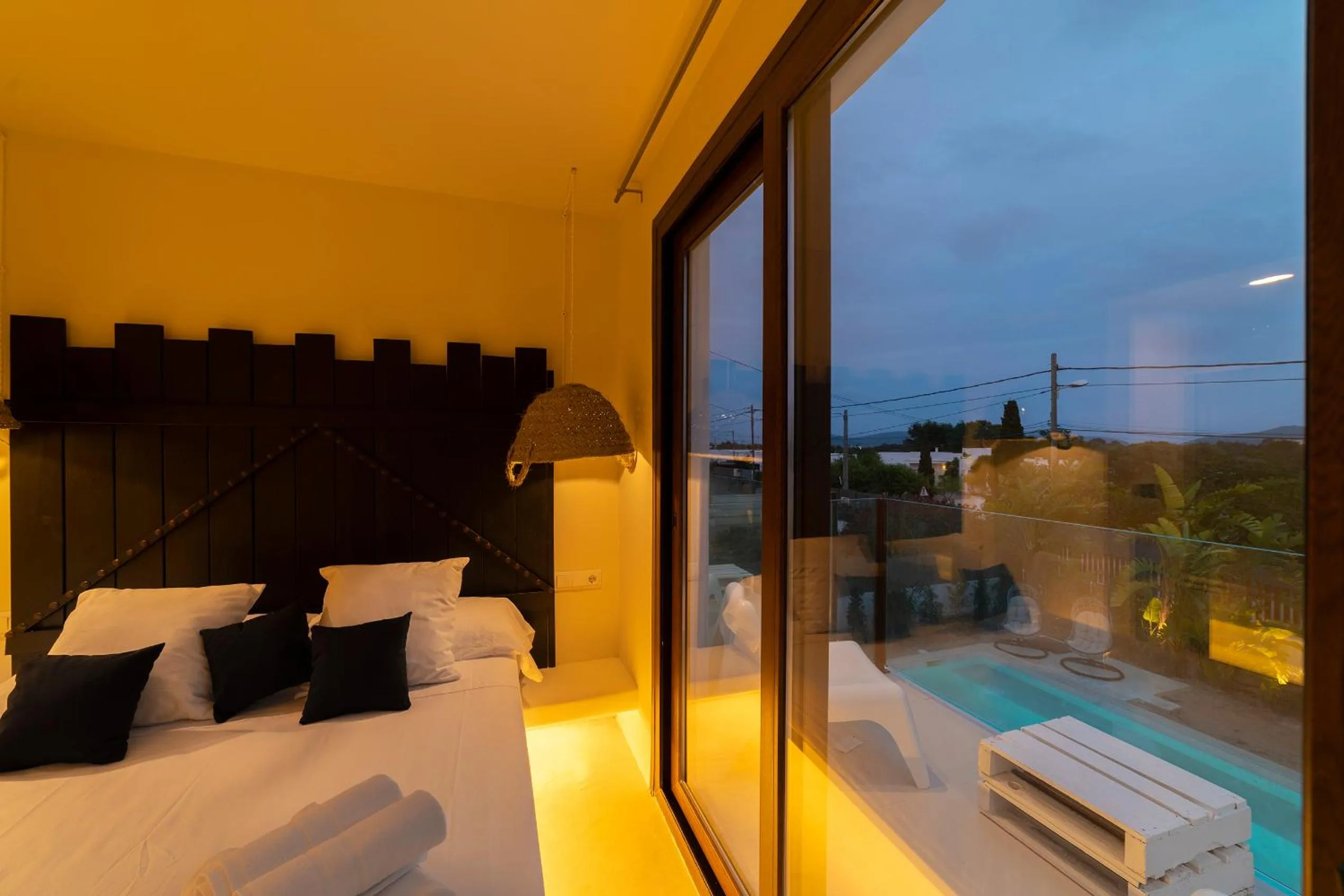 Balcony/Terrace, Bed in PAIISE Hotels