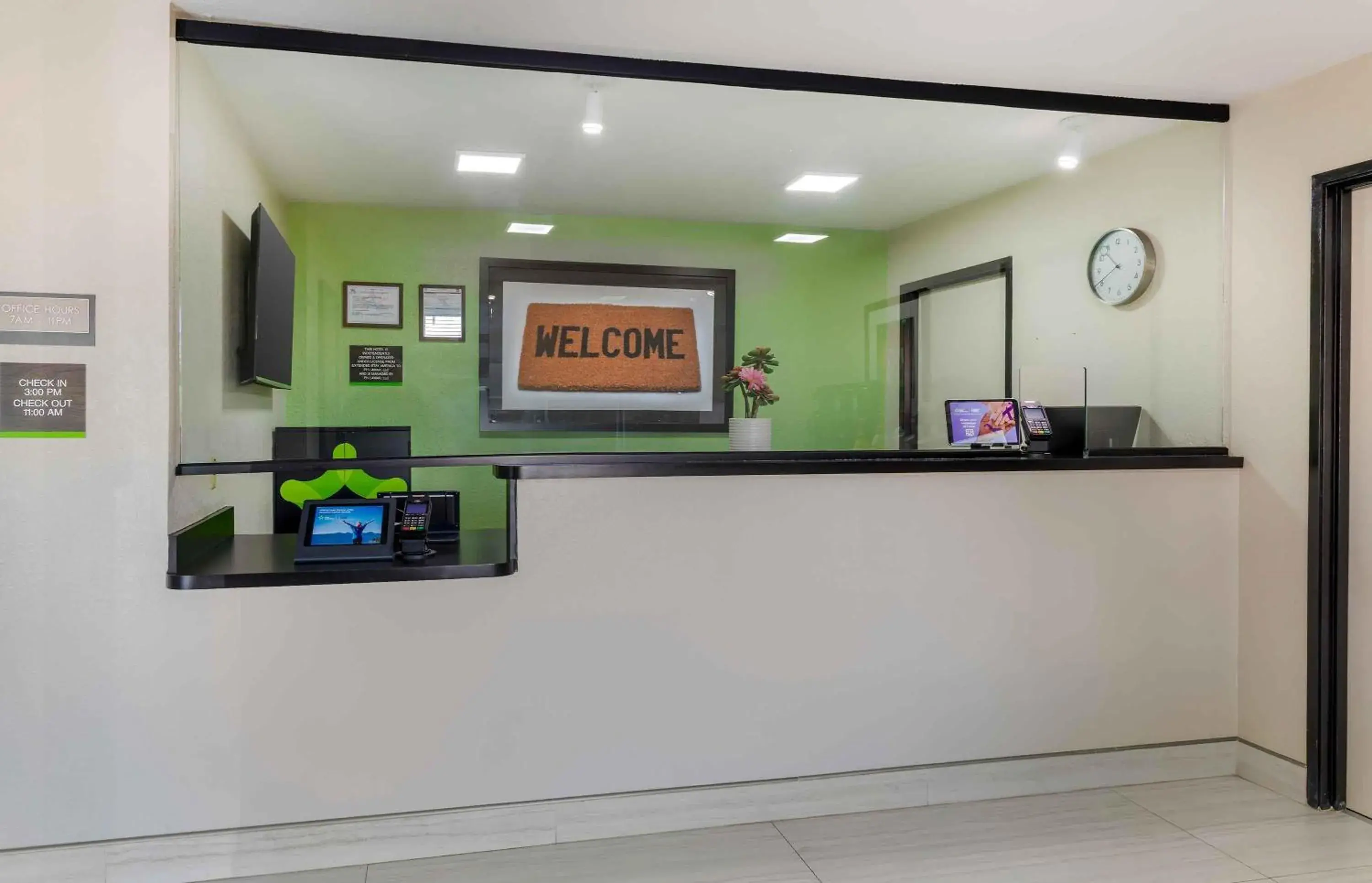 Lobby or reception in Extended Stay America Suites - Arlington - Six Flags Lobby or reception in Extended Stay America Suites - Arlington - Six Flags