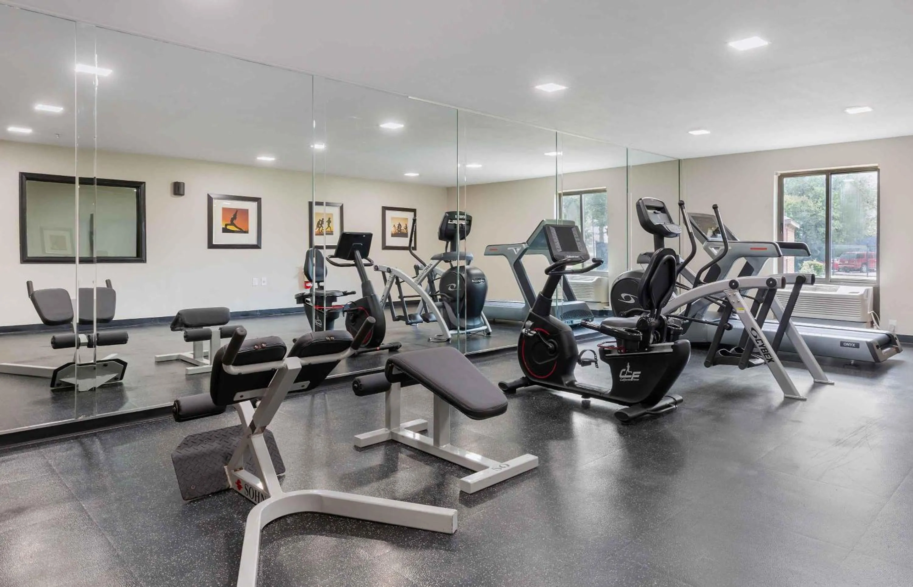 Fitness centre/facilities in Extended Stay America Suites - Arlington - Six Flags