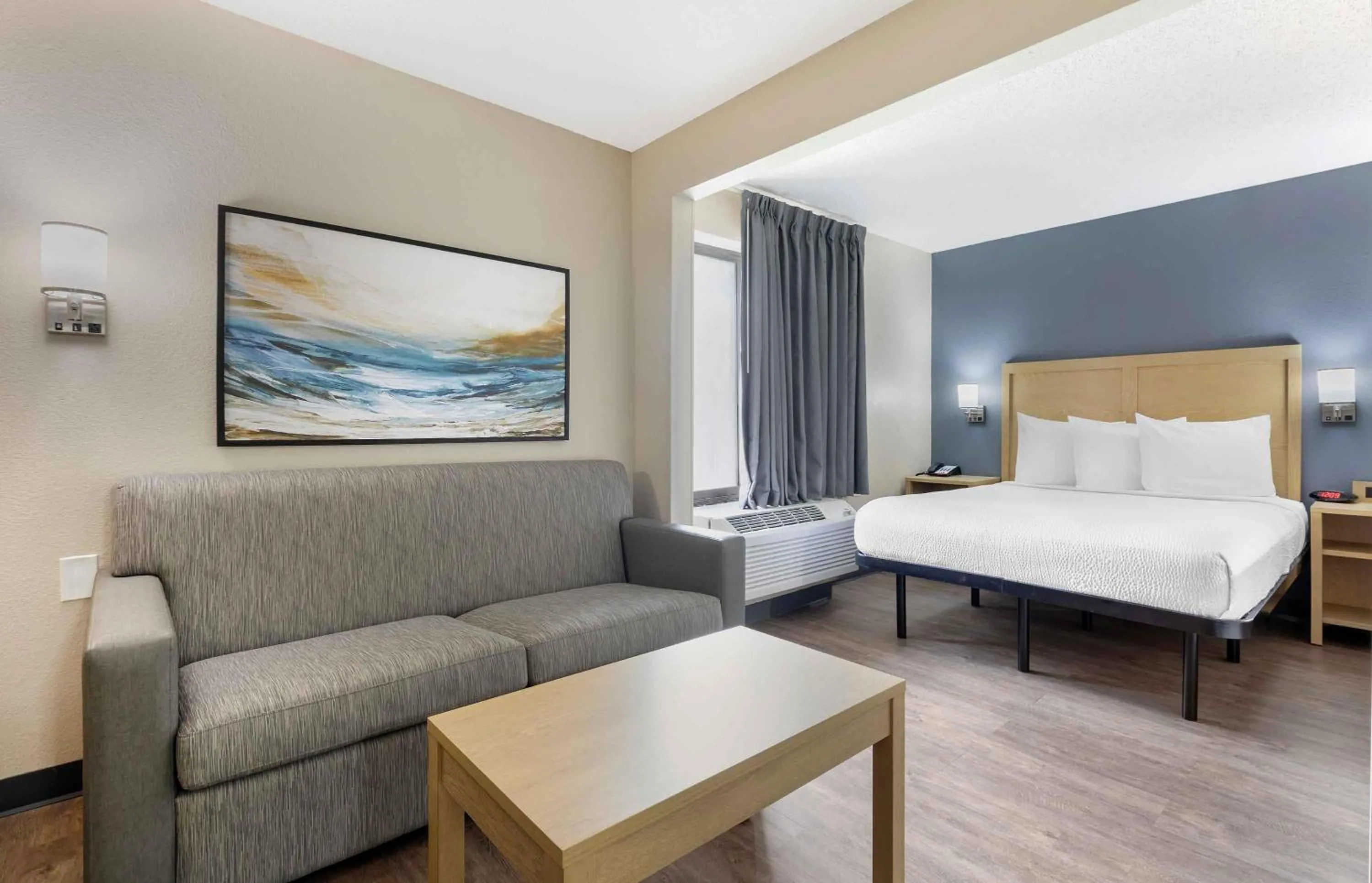 Bedroom, Bed in Extended Stay America Suites - Arlington - Six Flags