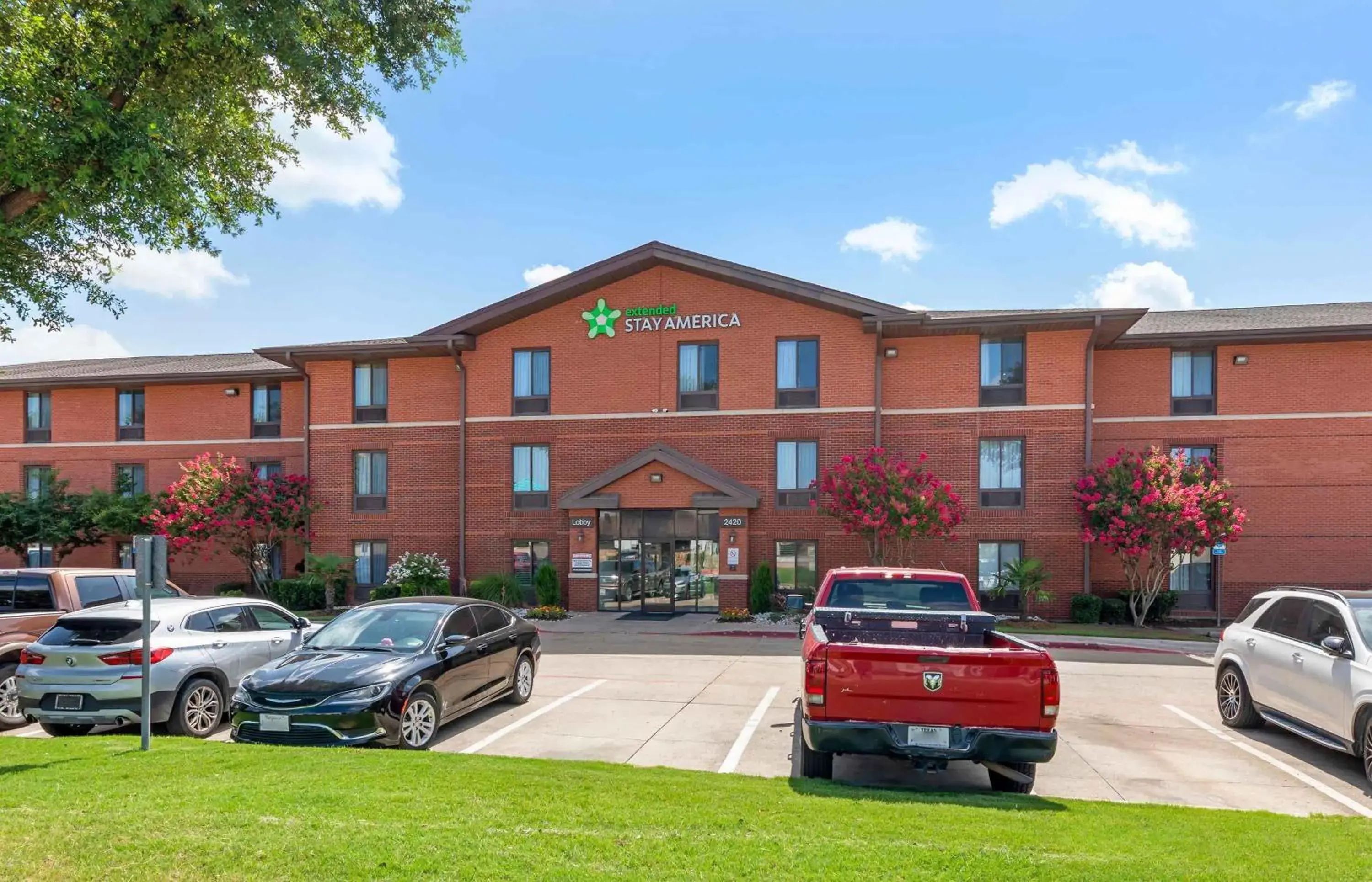 Property building in Extended Stay America Suites - Arlington - Six Flags Property building in Extended Stay America Suites - Arlington - Six Flags