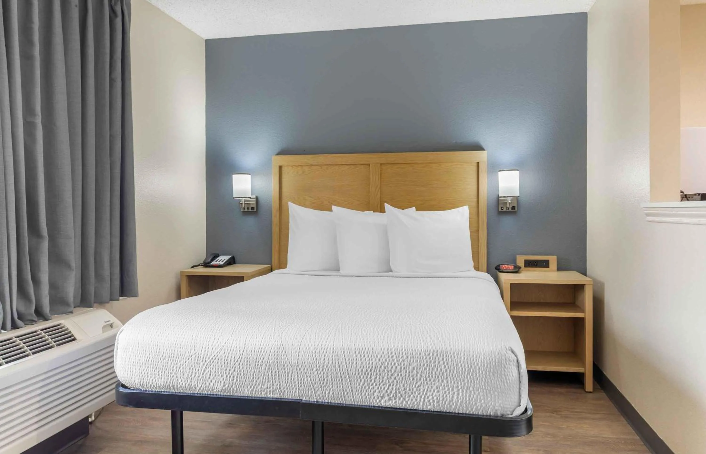 Bedroom, Bed in Extended Stay America Suites - Arlington - Six Flags